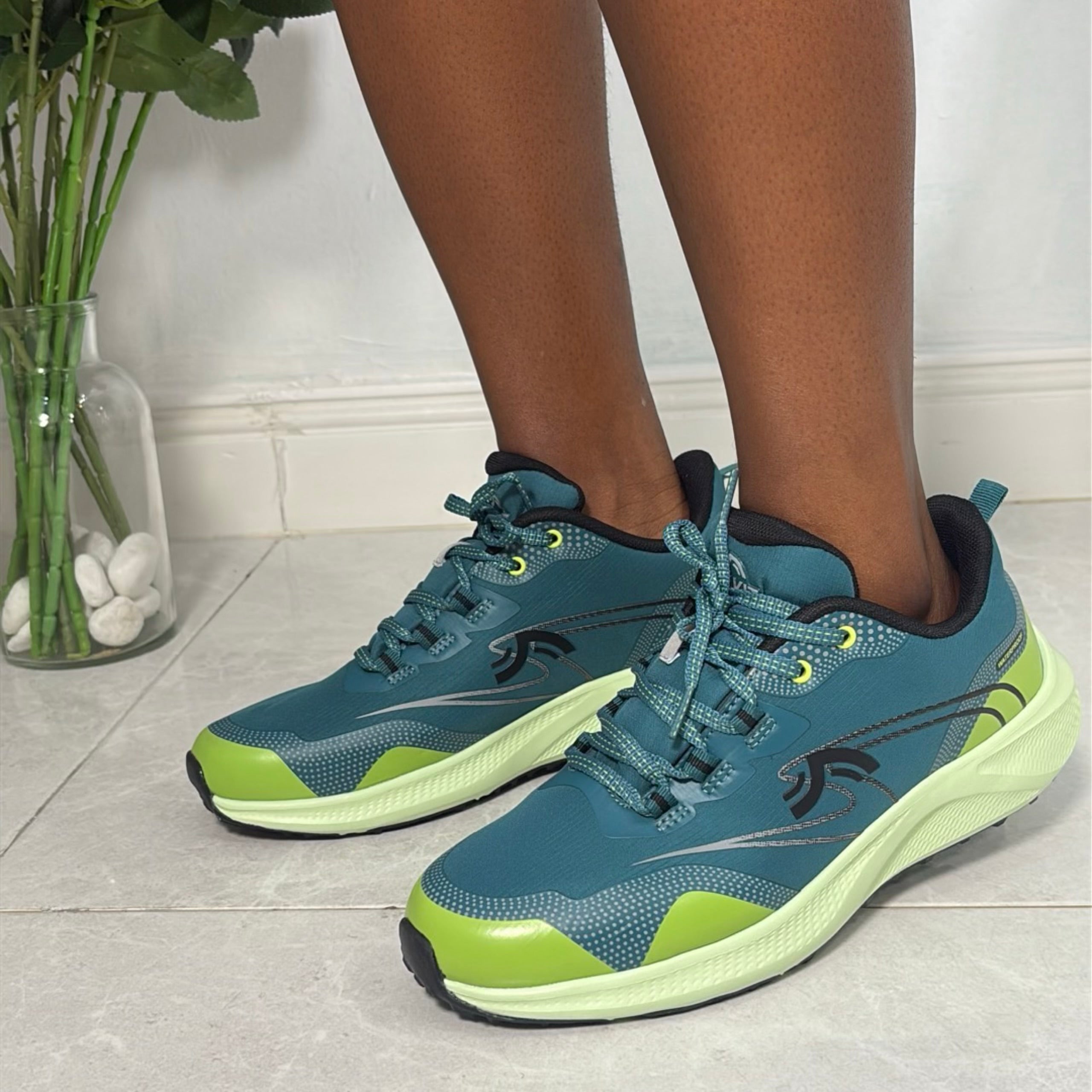 Crivit Contrast Sole Sneakers in Green