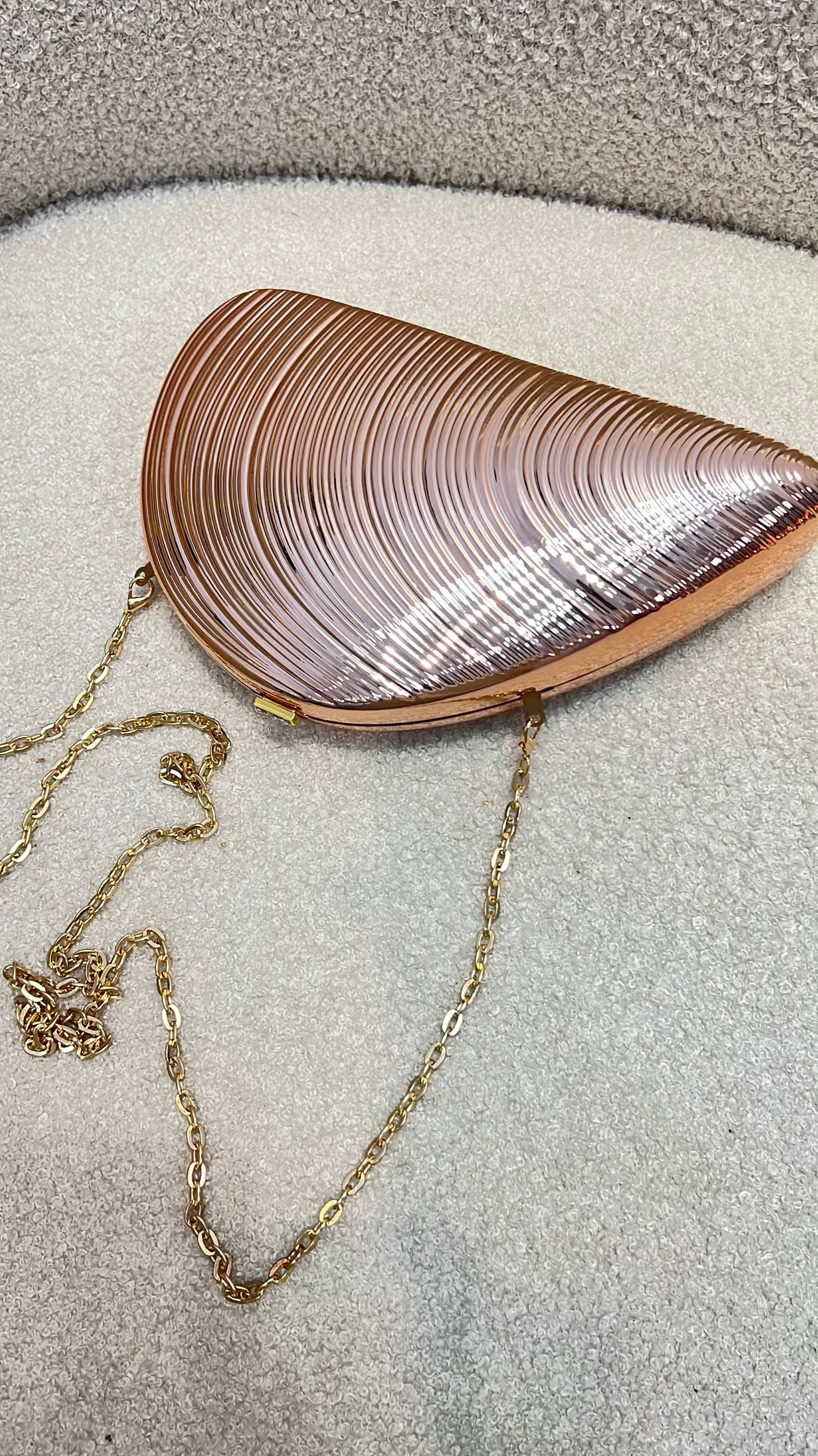 Metallic Shell-Shaped Clutch Purse in Rosegold