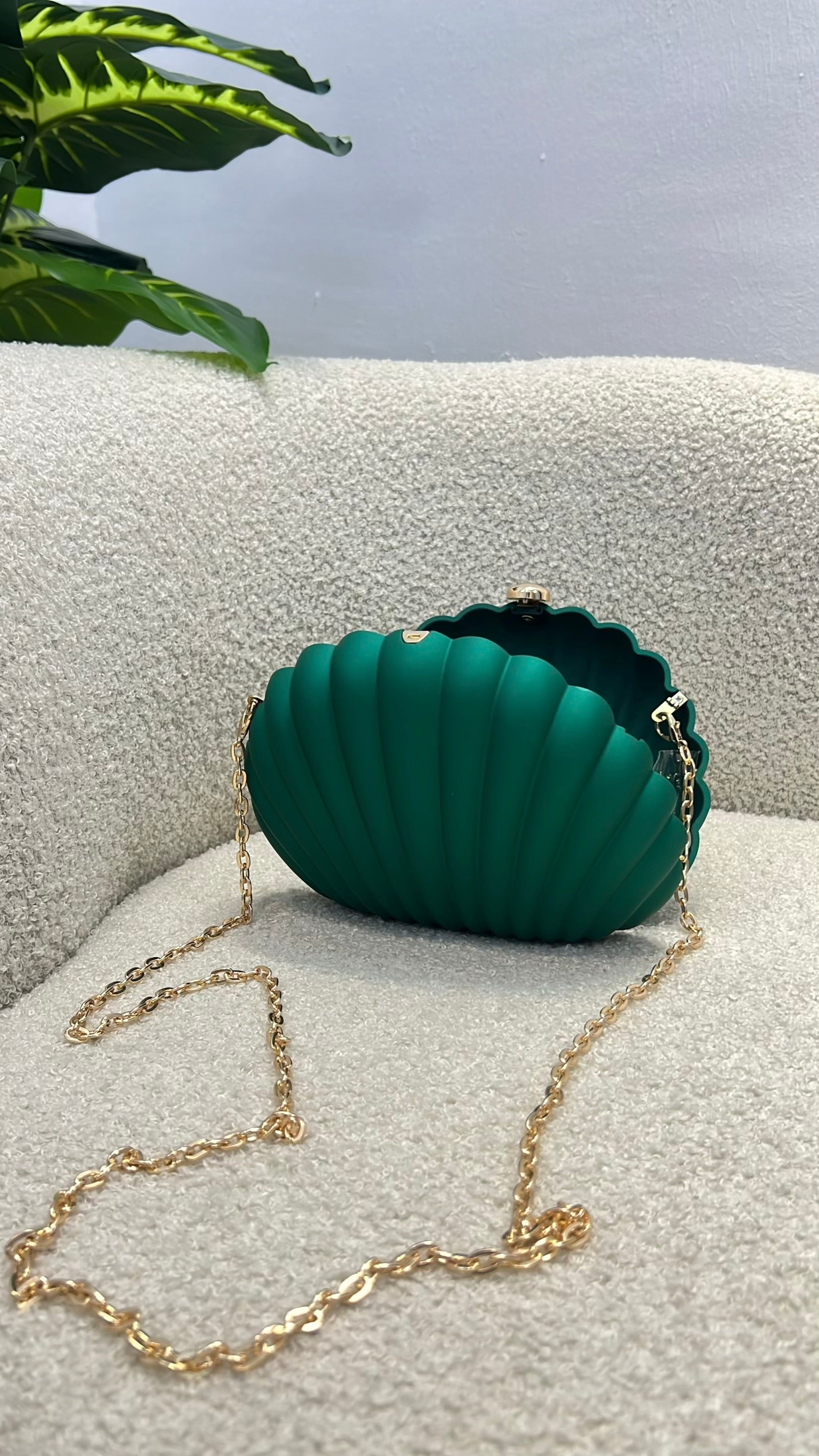 Shell Matte Clutch Purse in Green