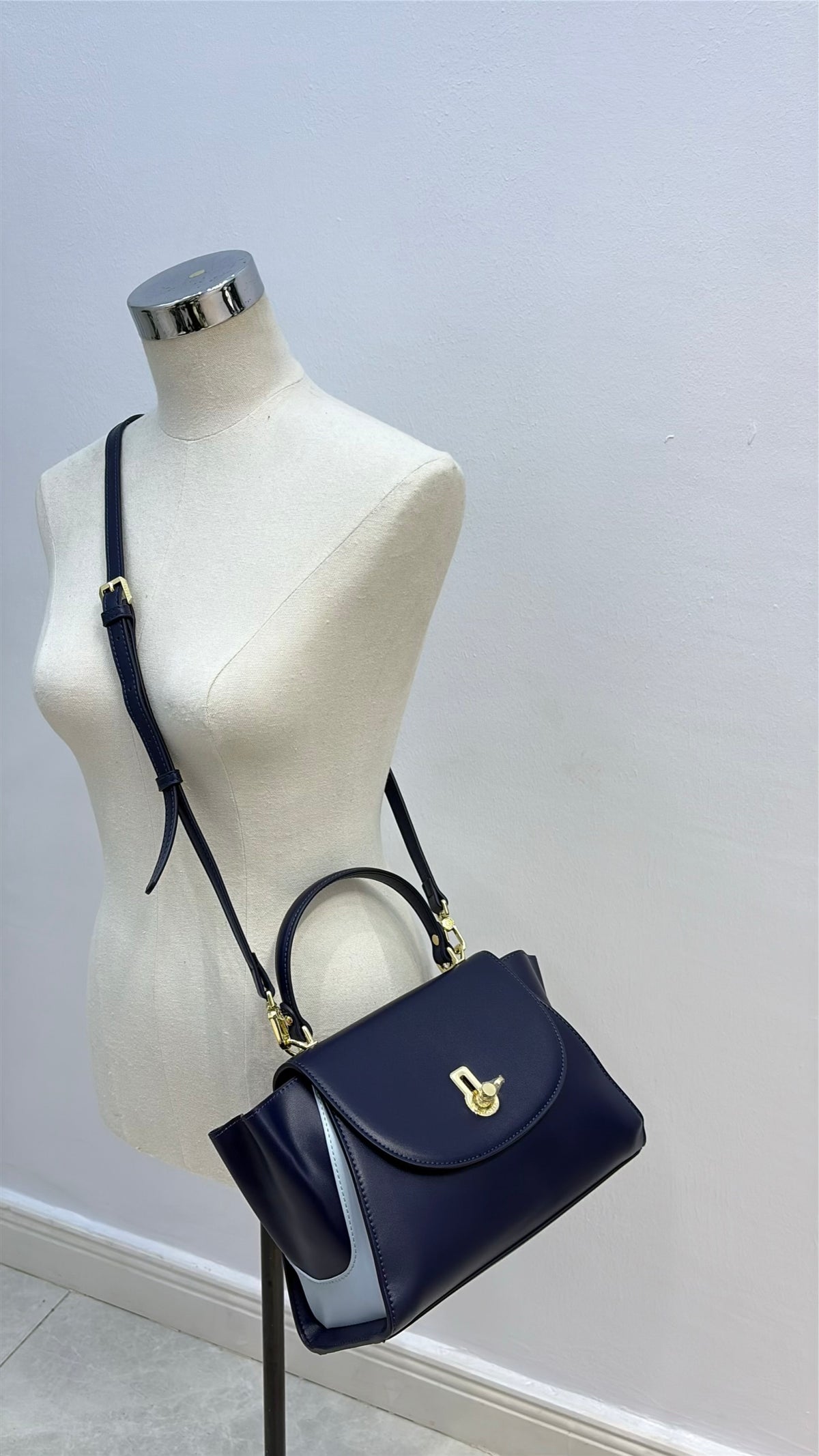 Versse Top Handle Winged Bag in Navy
