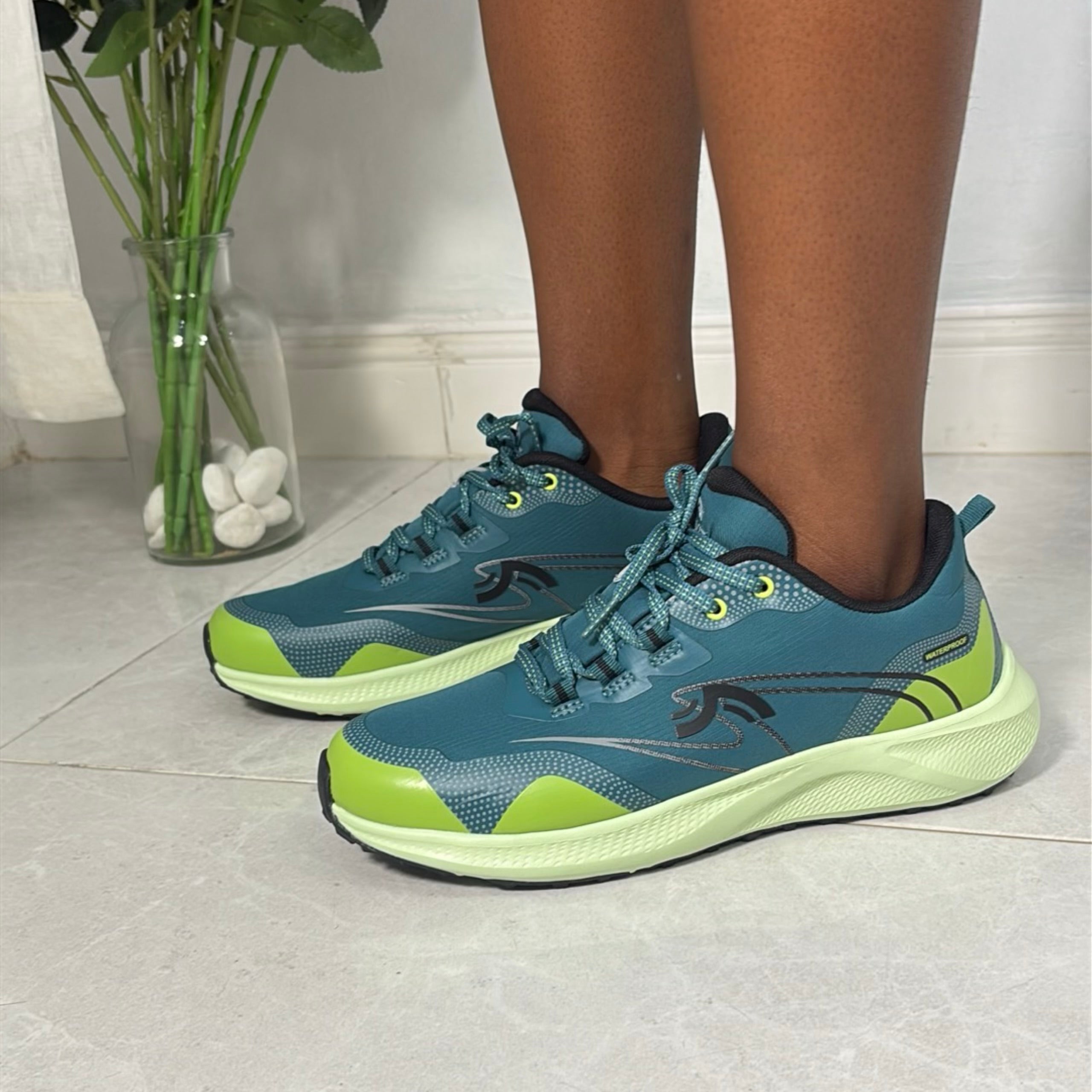 Crivit Contrast Sole Sneakers in Green