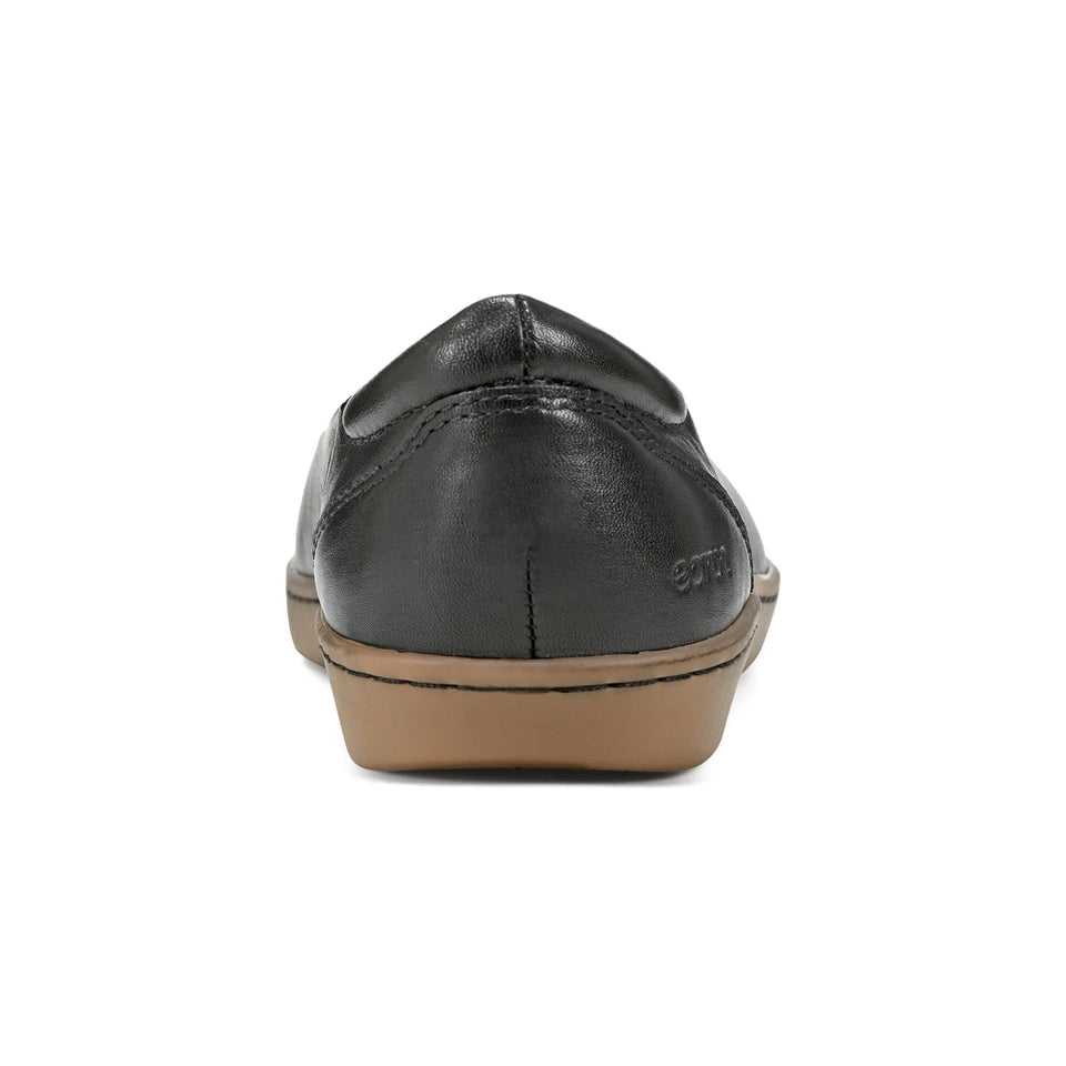 Earth Almond Toe Leather Flat Shoes in Black