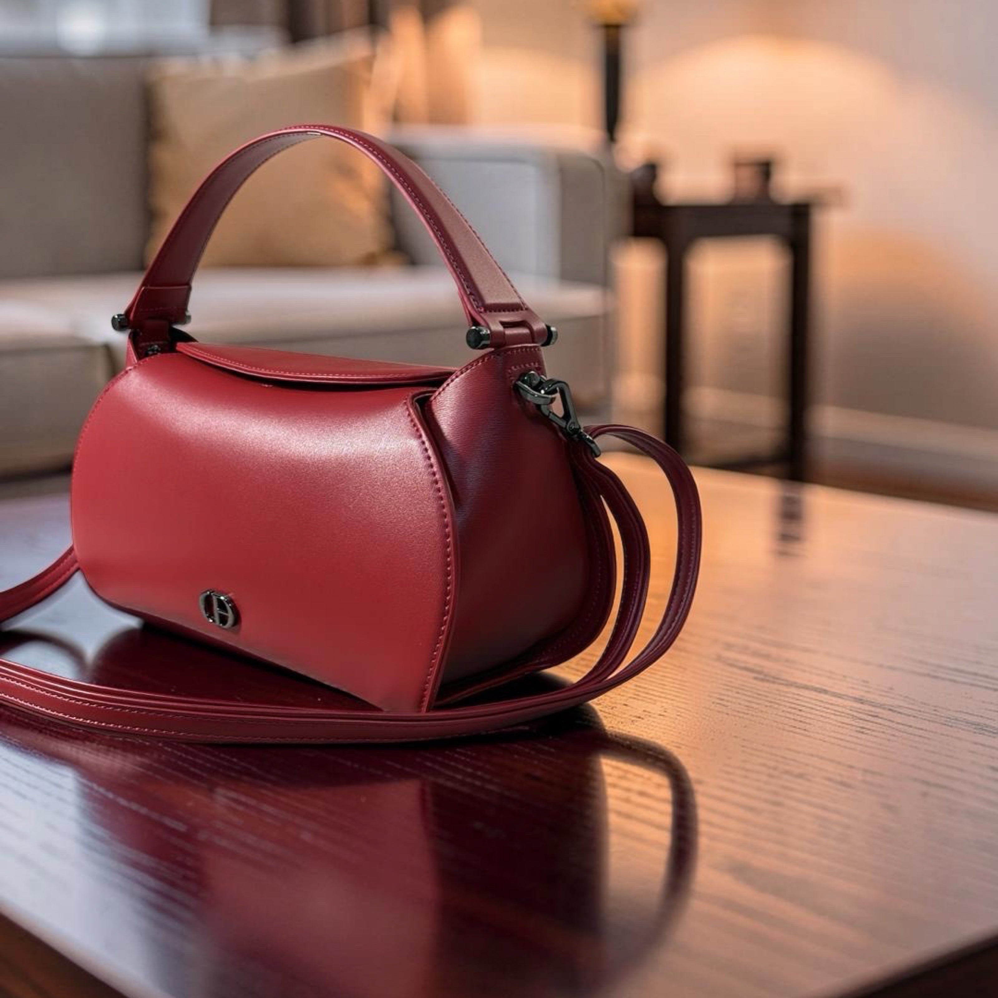 Chrisbella Wrap Deisgn Top Handle Bag in Red