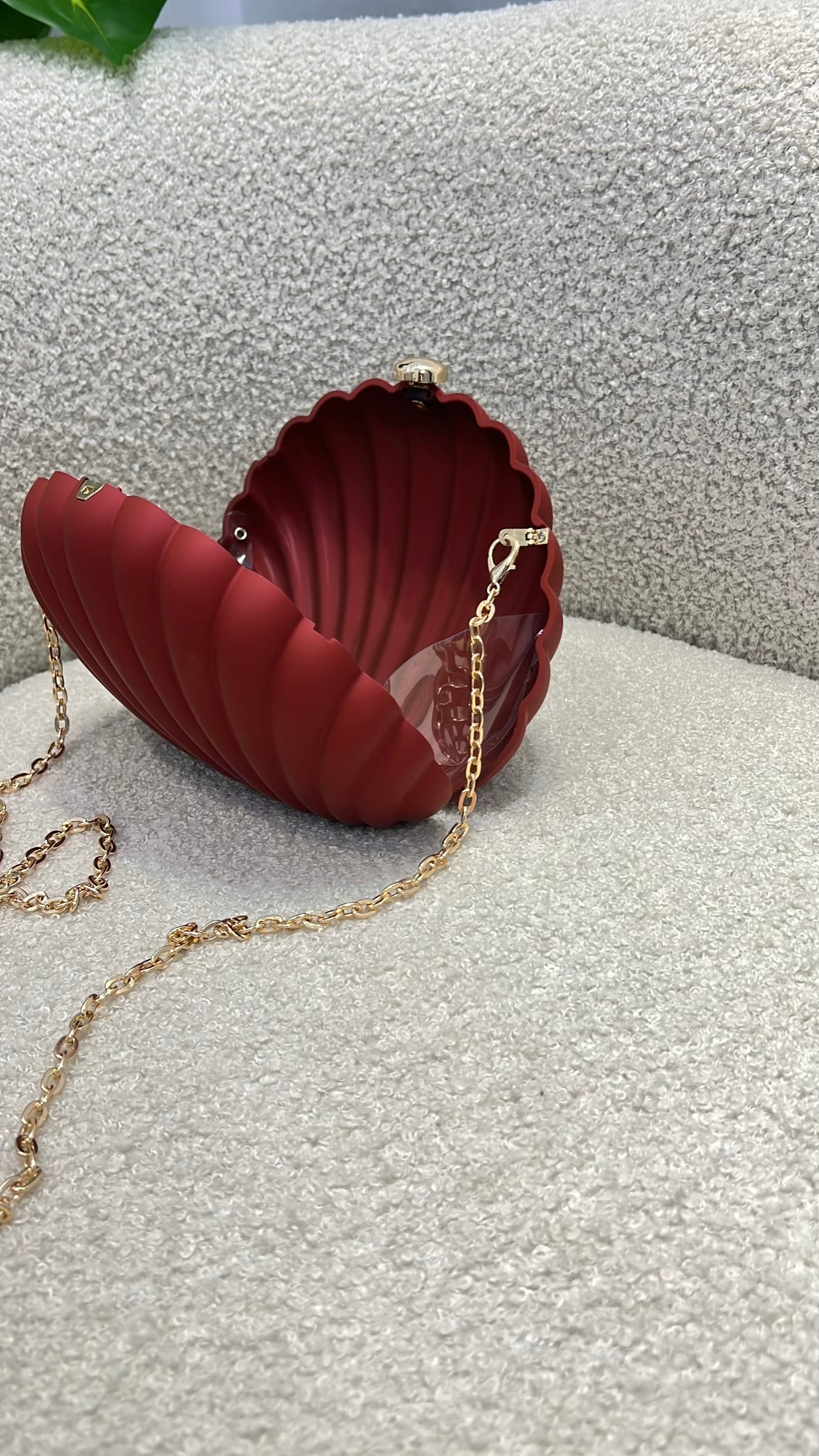 Shell Matte Clutch Purse in Wine