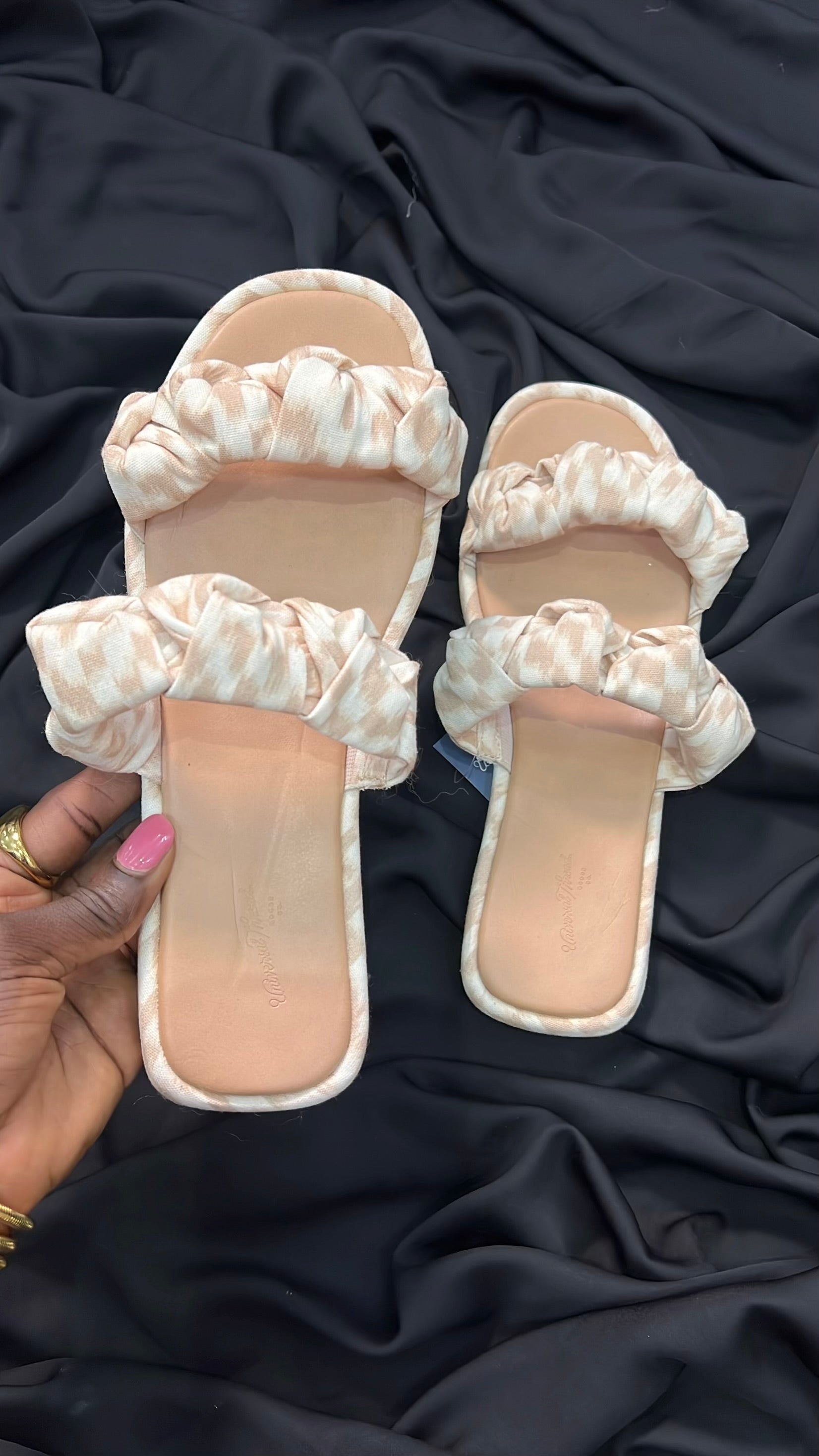 Universal Thread Fabric Finish Knot Slide In Beige