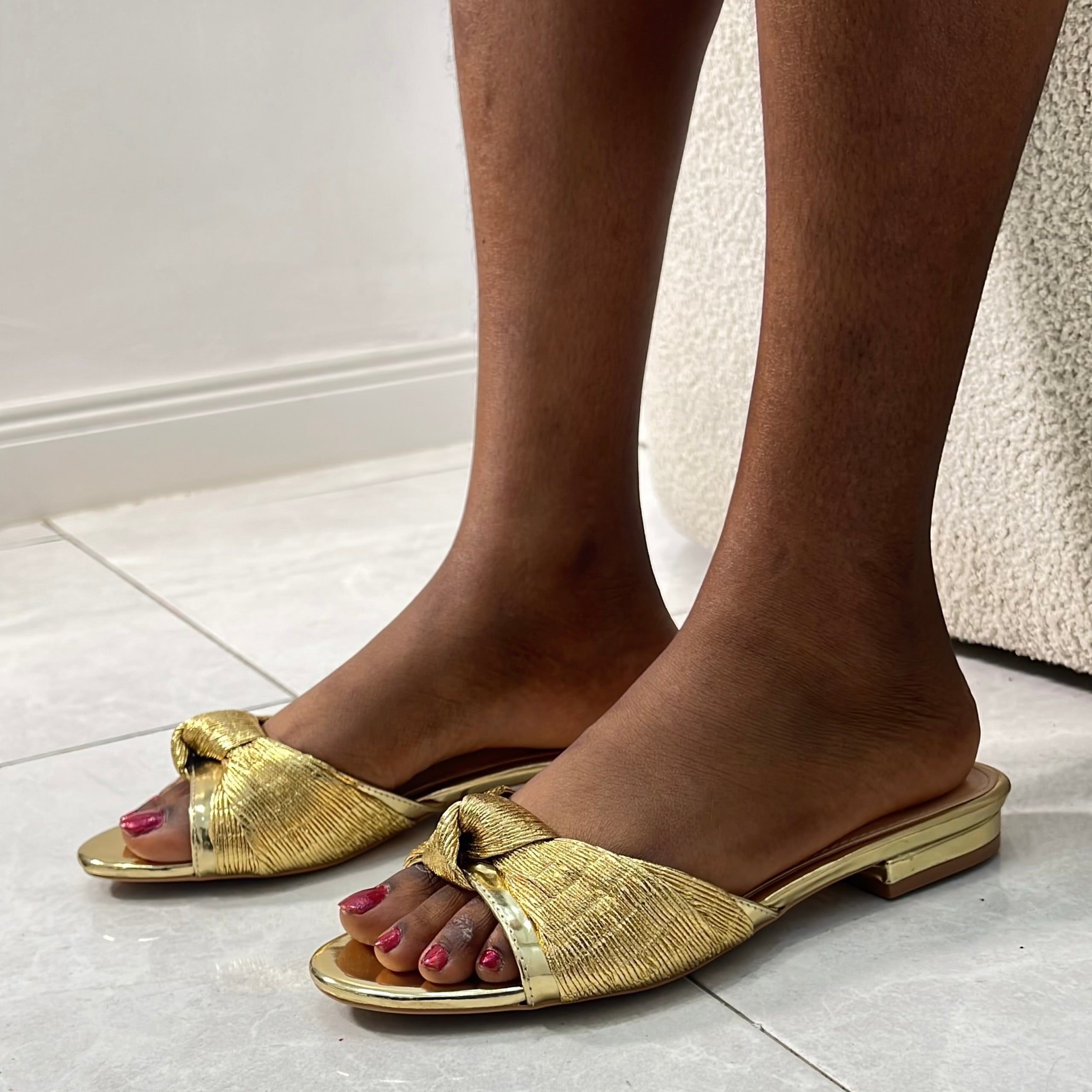 Simple Knot Slide in Gold