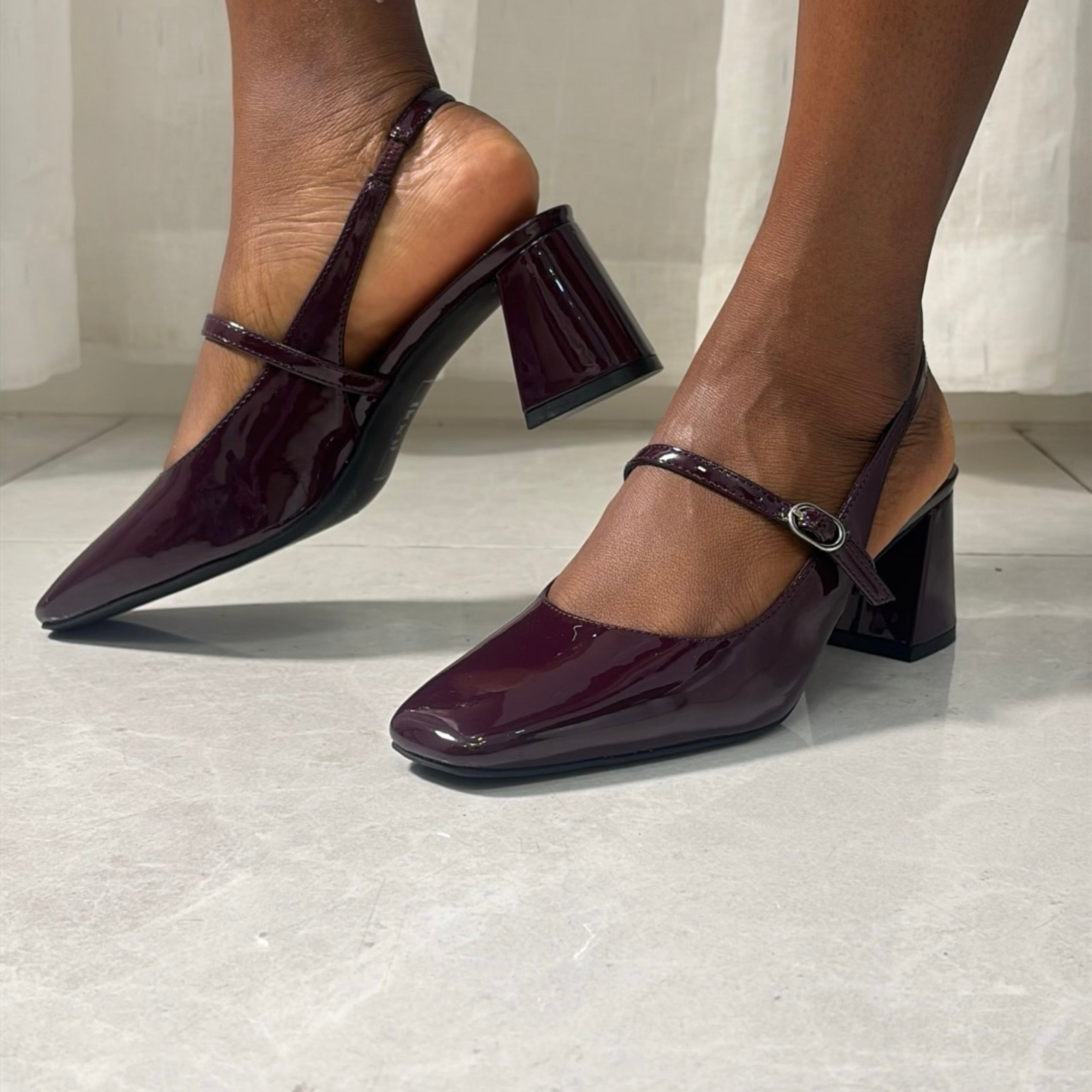 Fioni Square Toe Block Heel Pump in Burgundy
