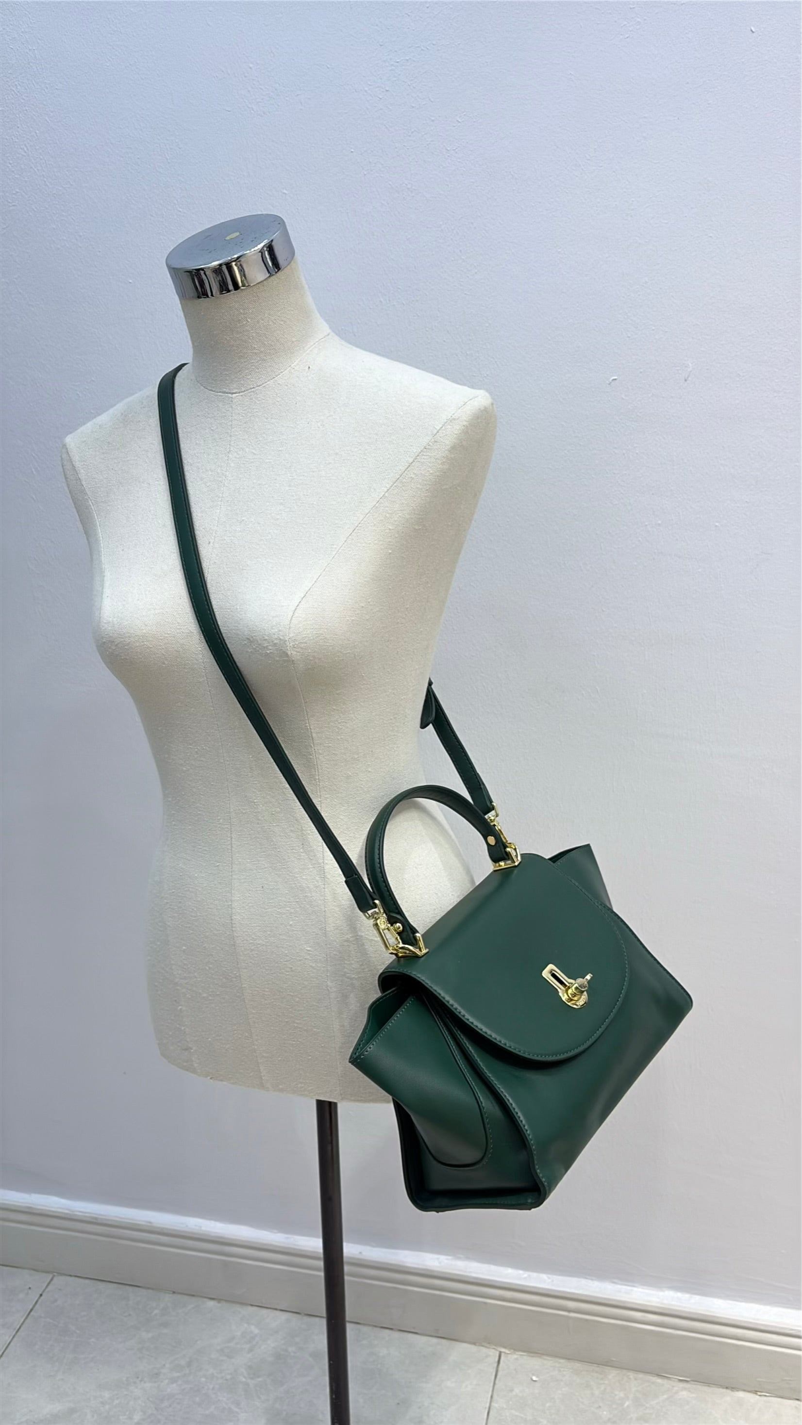 Versse Top Handle Winged Bag in Green