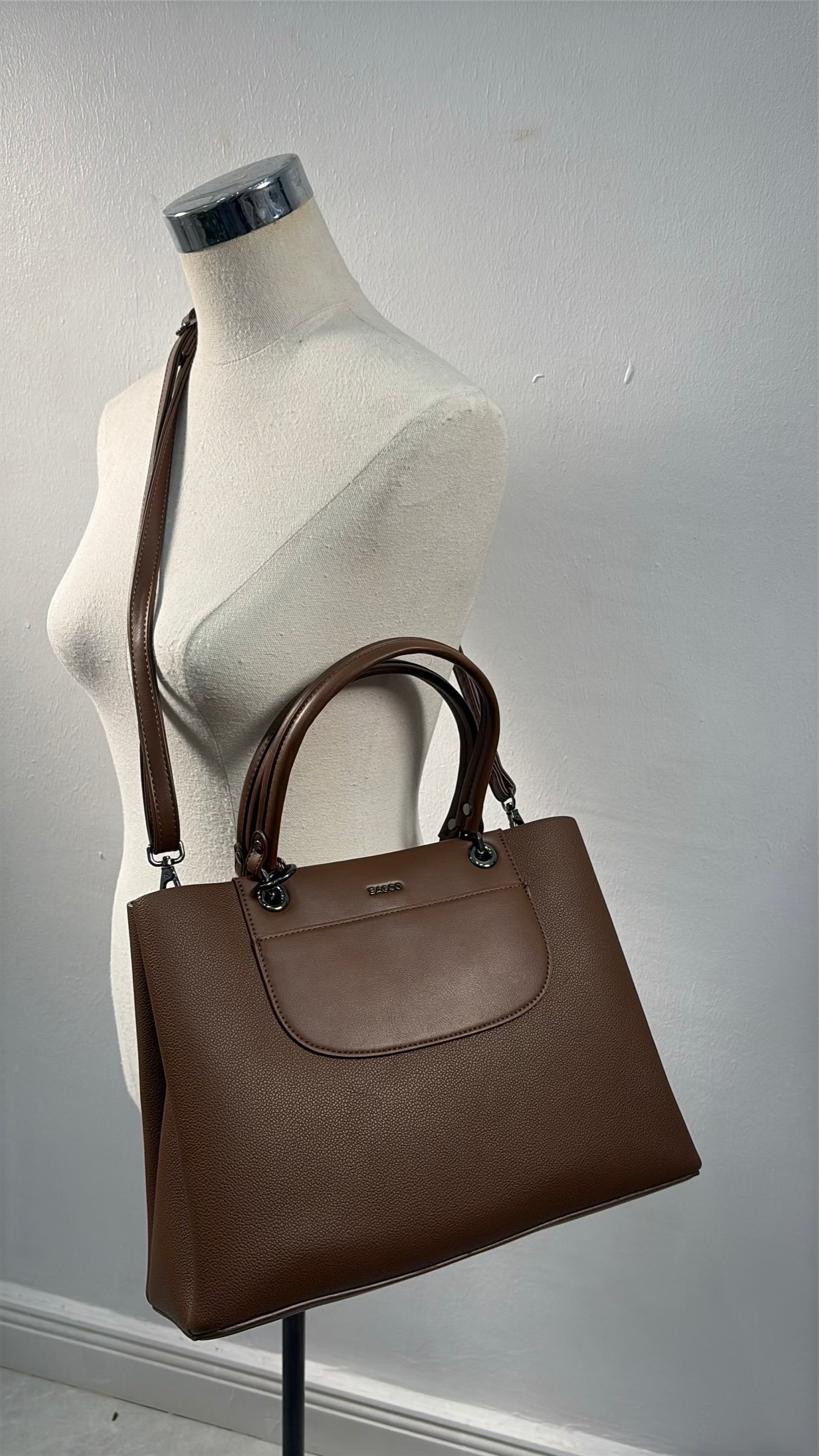 Bagco Logo Leather Contrast Bag in Coffee