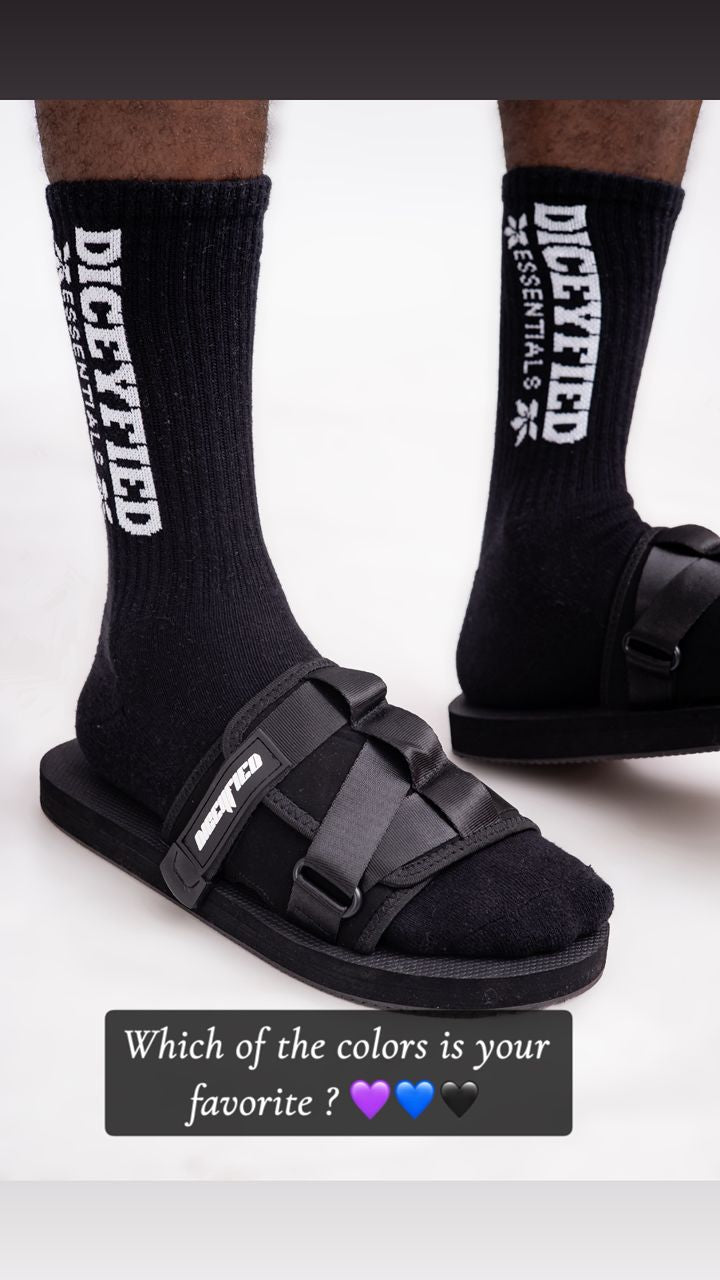 Diceyfied Essentials Velcro Logo-Detail Unisex Slide in Black