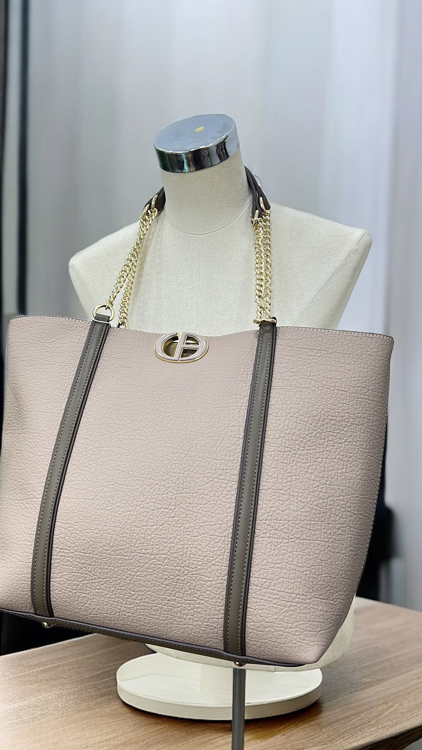 CHRISBELLA LARGE CHAIN HANDLE PANEL BAG IN APRICOT
