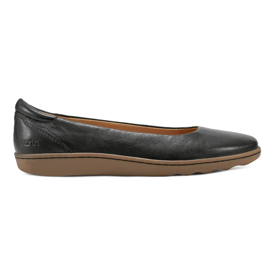 Earth Almond Toe Leather Flat Shoes in Black