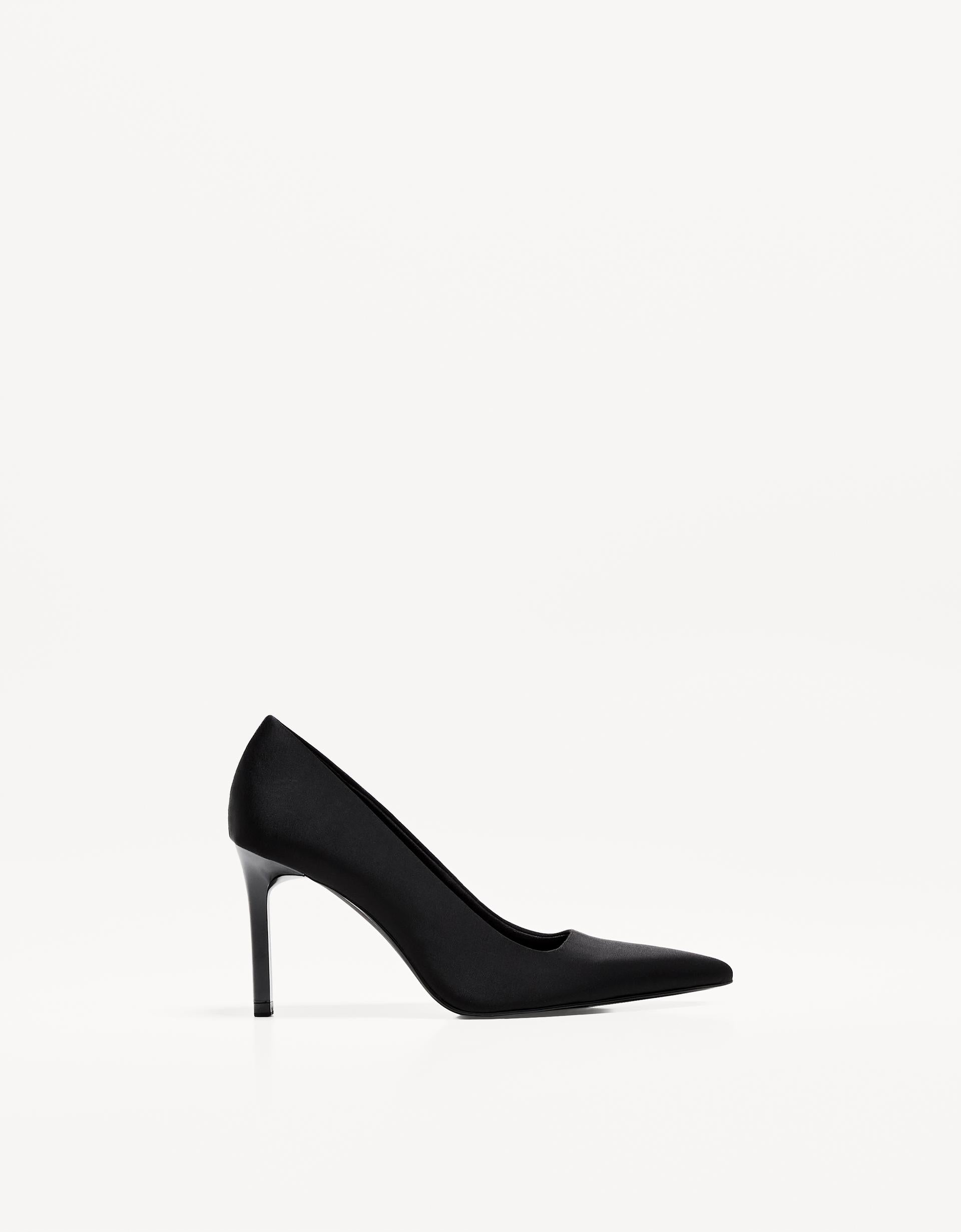 Bershka Pointed Toe Heeled Pump in Black