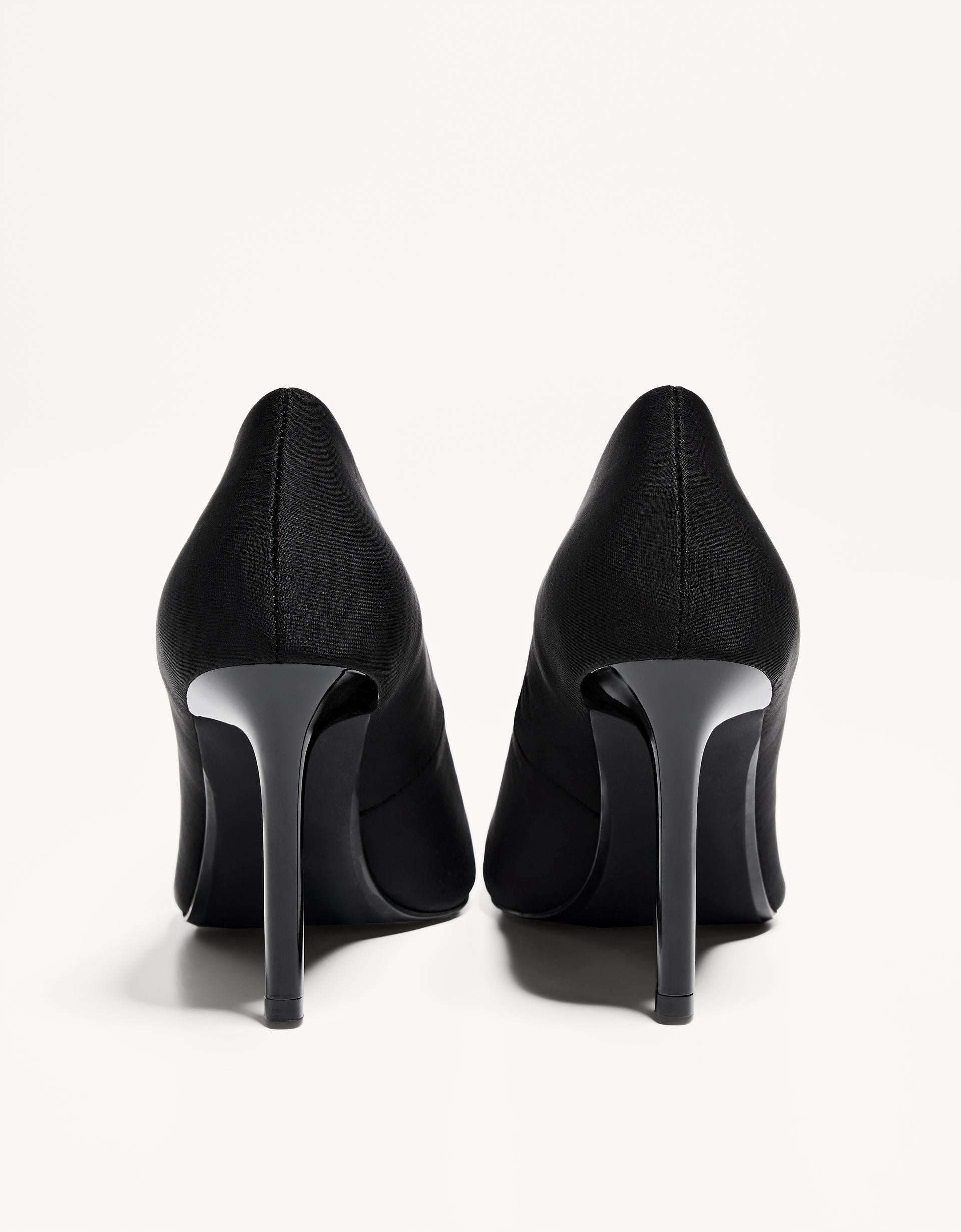 Bershka Pointed Toe Heeled Pump in Black