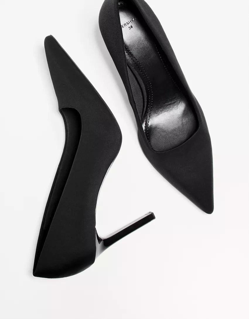 Bershka Pointed Toe Heeled Pump in Black