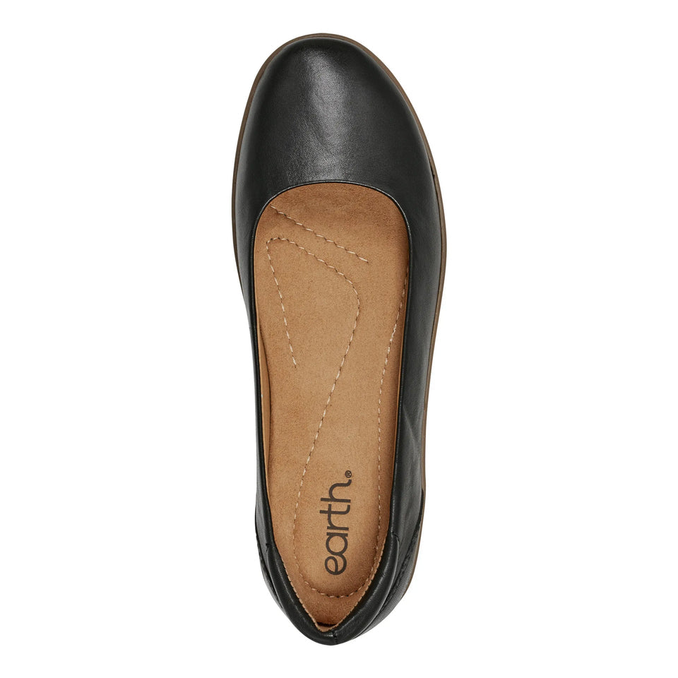 Earth Almond Toe Leather Flat Shoes in Black