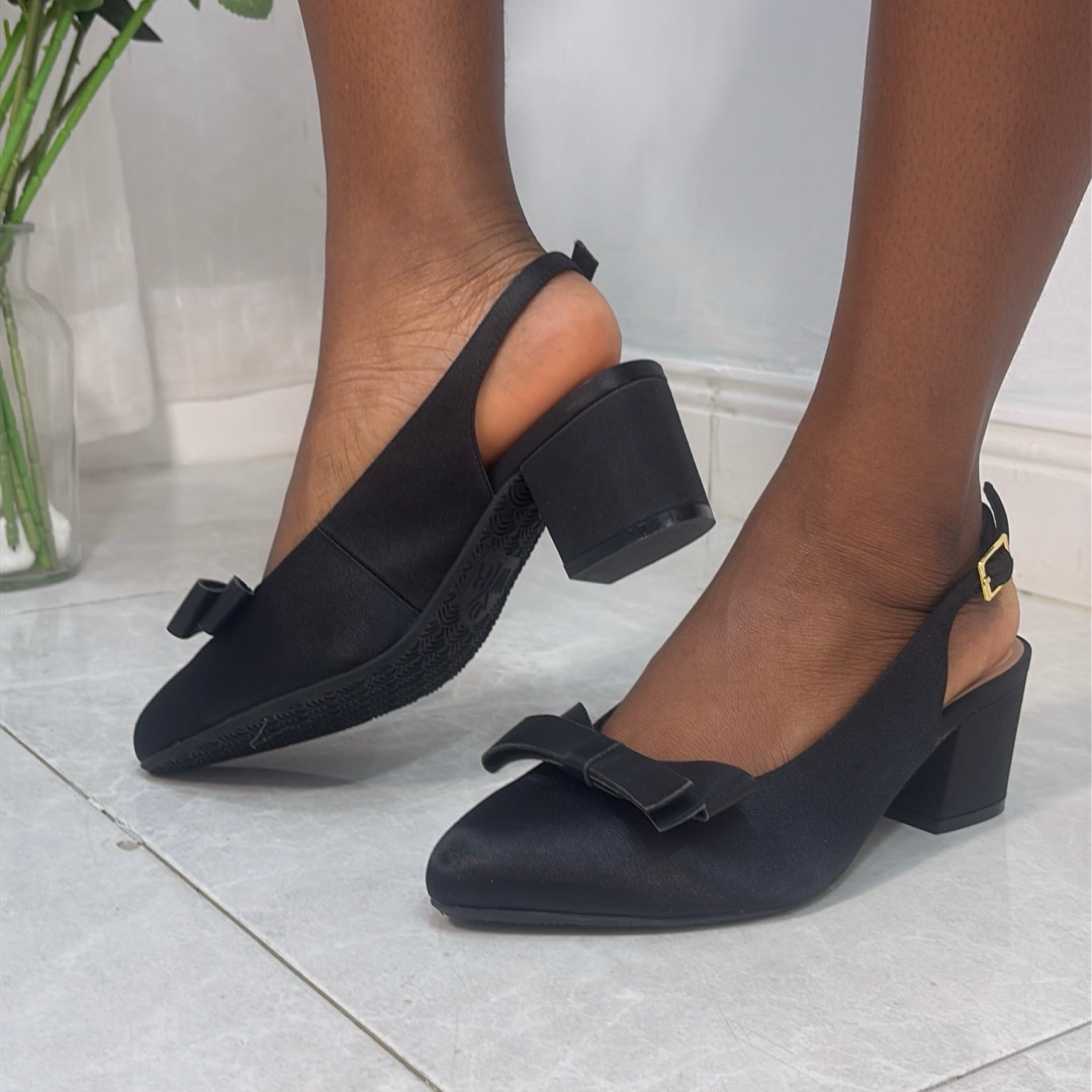 Wydr Bow Detail Slinback Block Heel Pump in Black