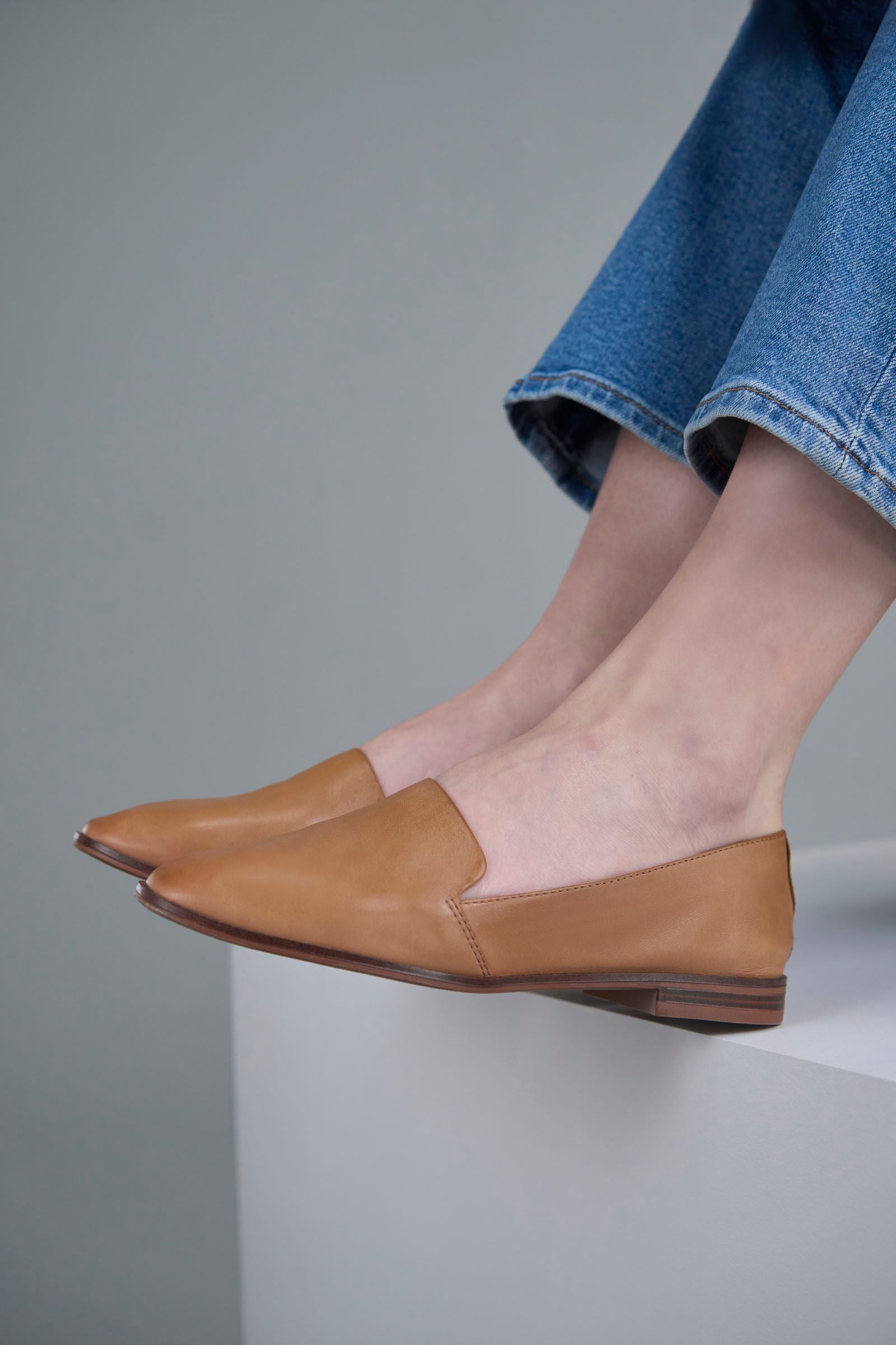 Denver Hayes Leather Loafers in Nude