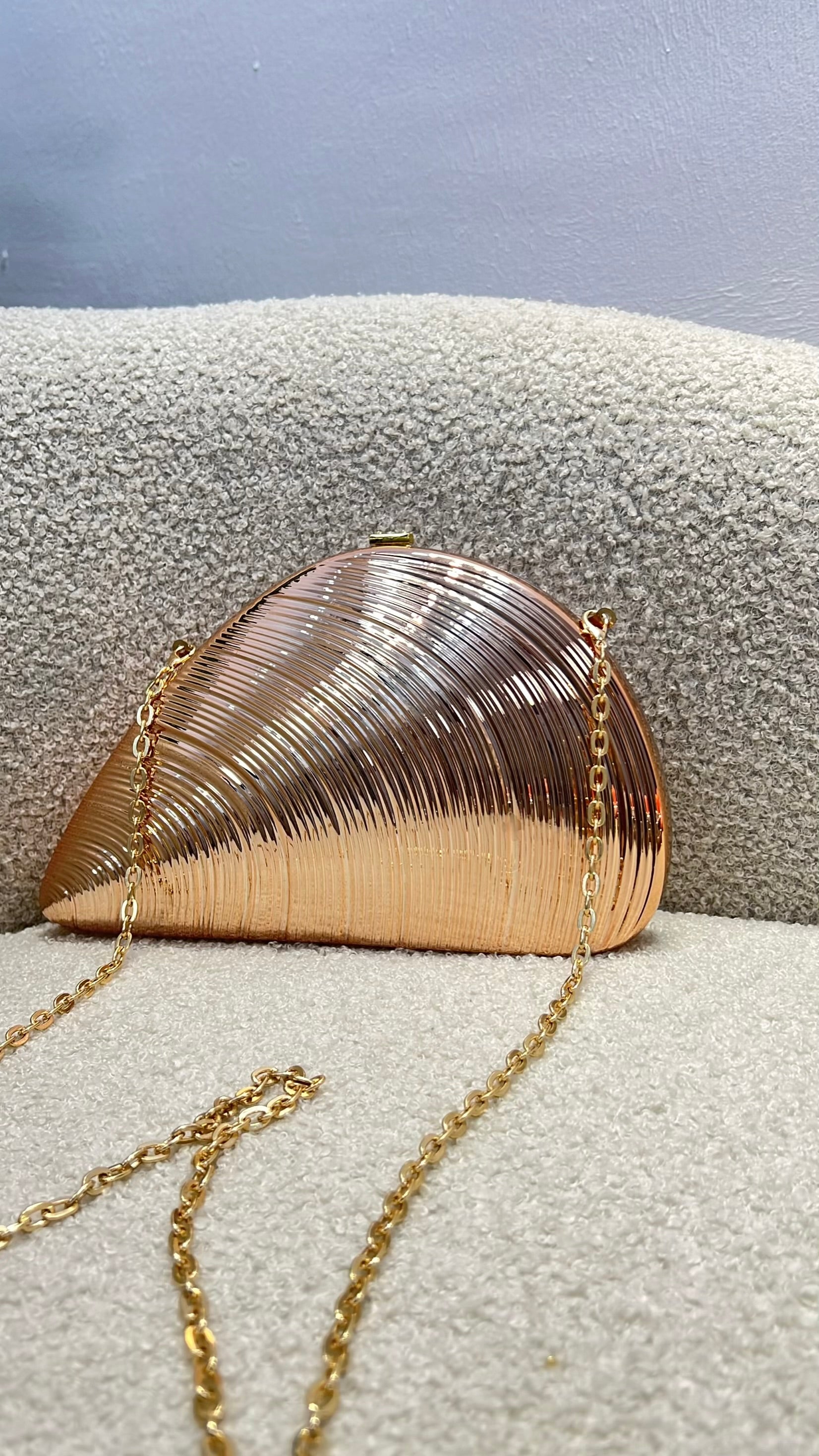 Metallic Shell-Shaped Clutch Purse in Rosegold