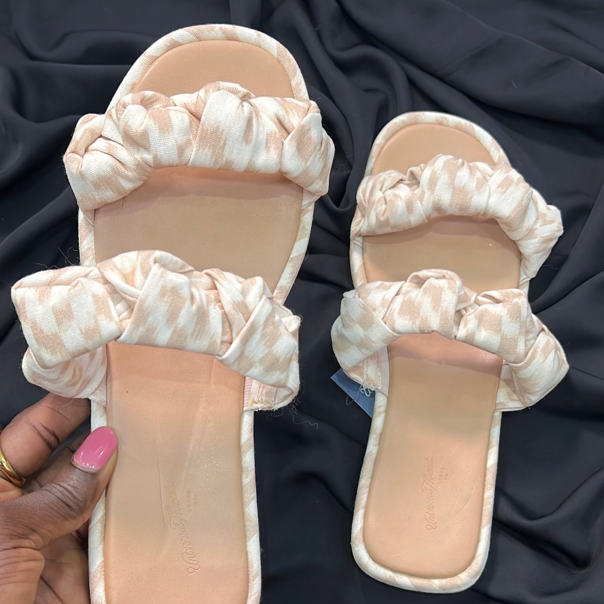 Universal Thread Fabric Finish Knot Slide In Beige