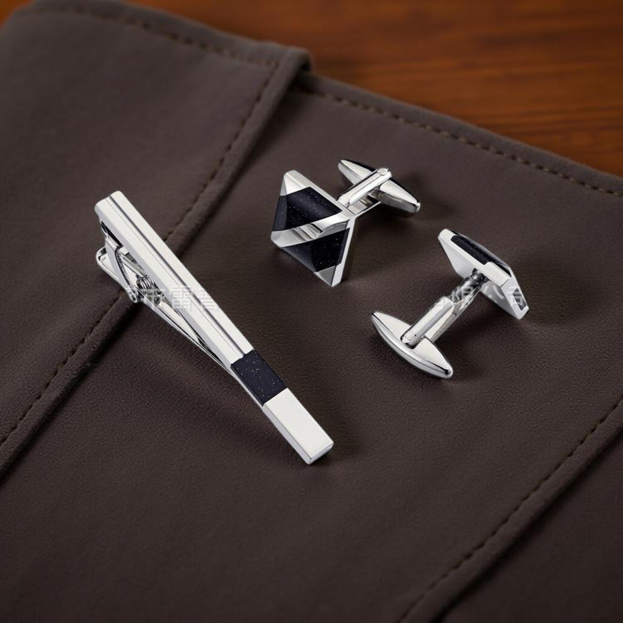 BLACK/SILVER CUFFLINKS & TIE PIN