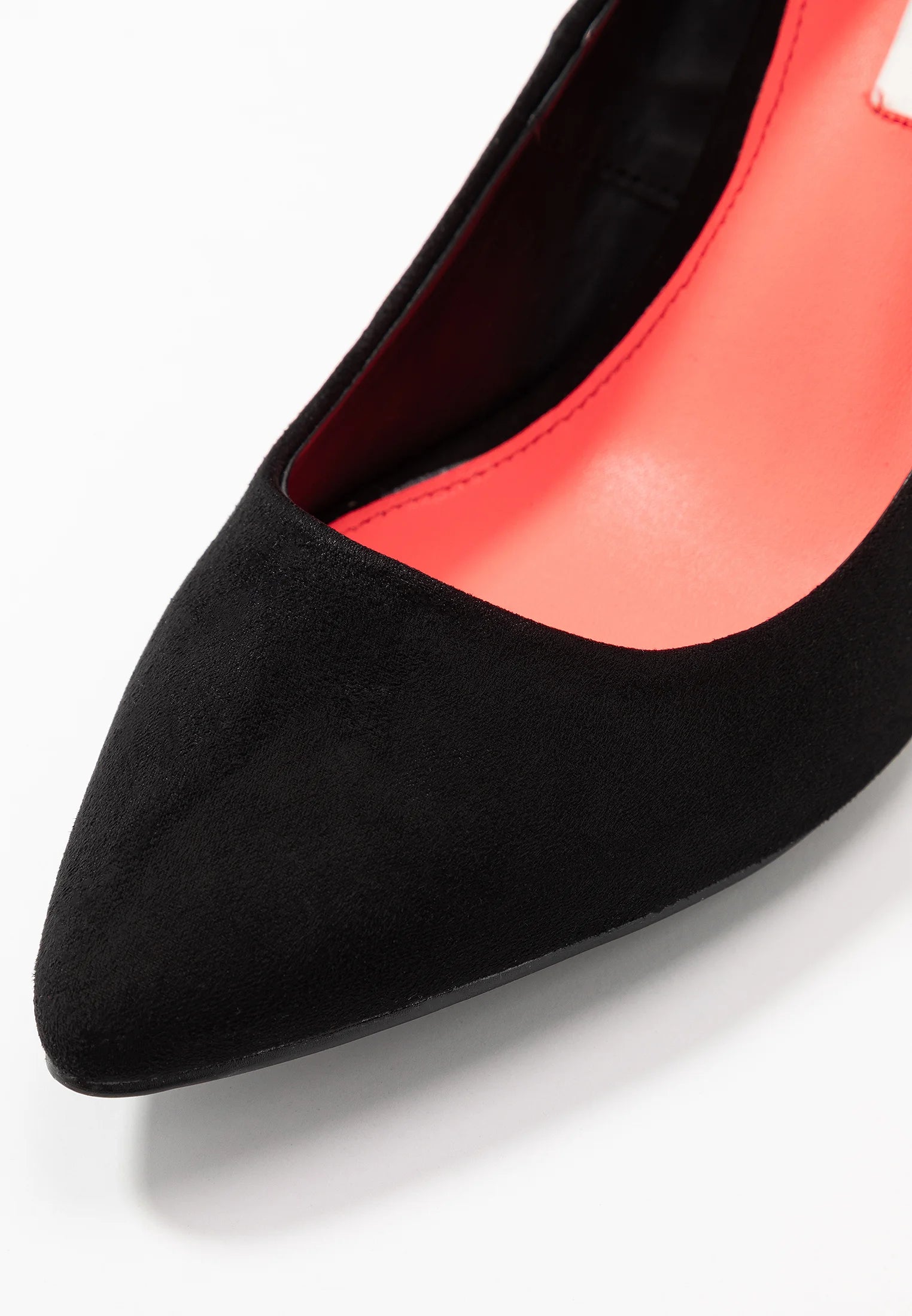 EVEN & ODD BLACK POINTED TO BLOCK HEEL PUMP