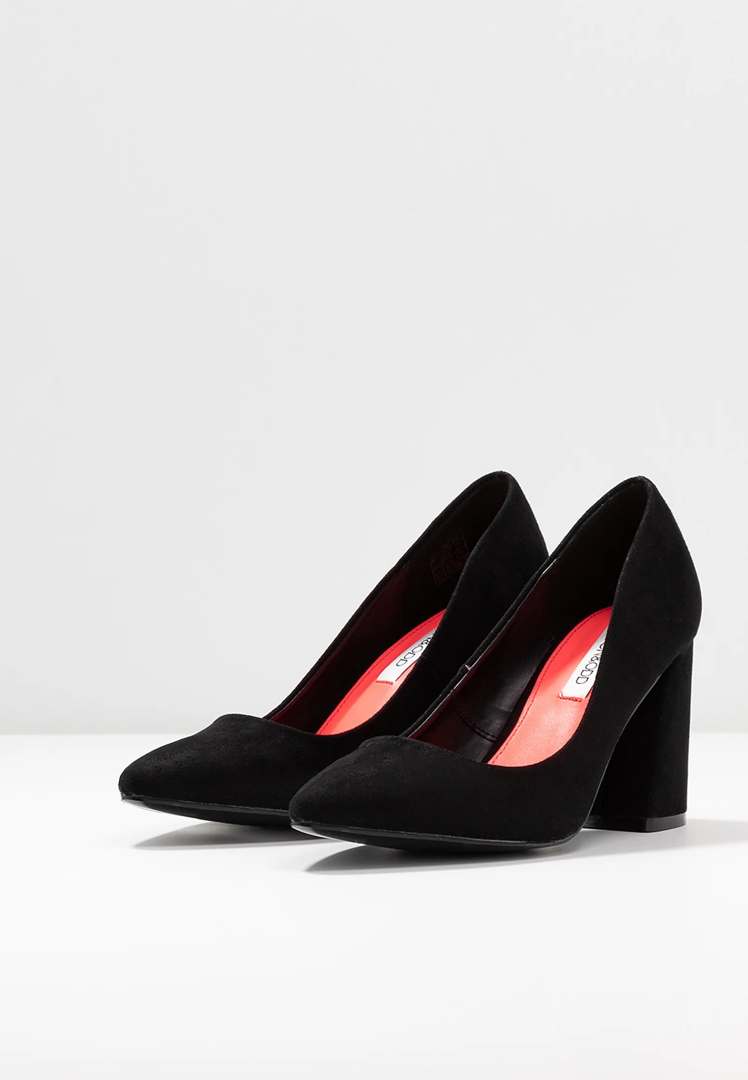 EVEN & ODD BLACK POINTED TO BLOCK HEEL PUMP