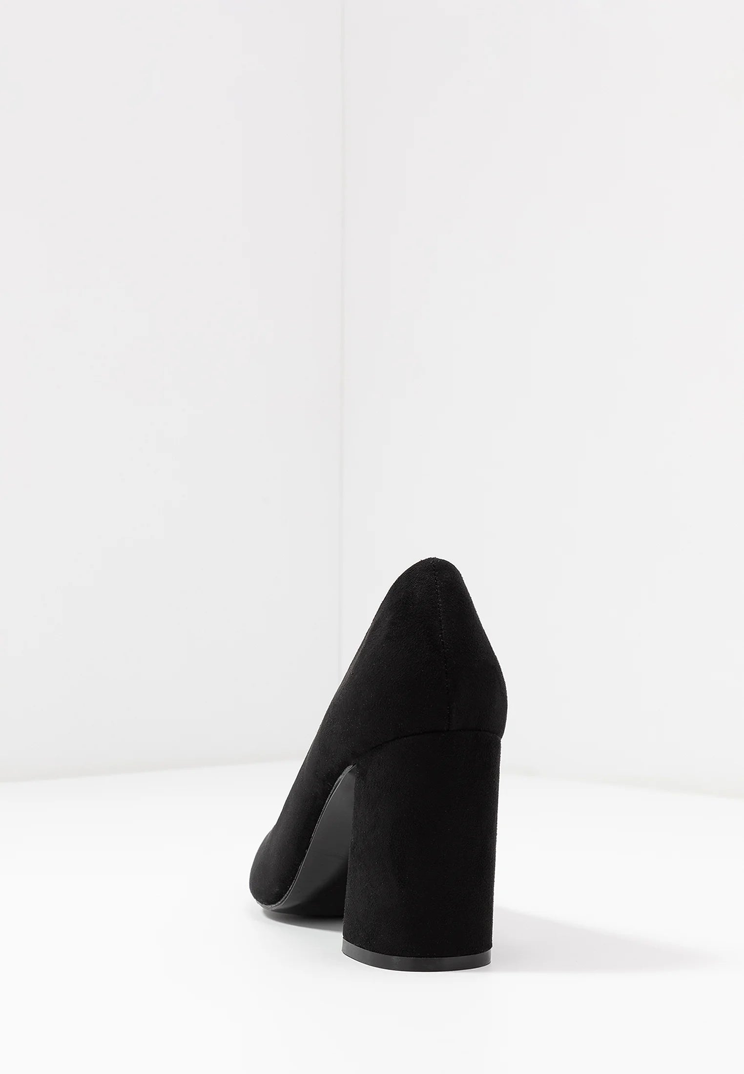 EVEN & ODD BLACK POINTED TO BLOCK HEEL PUMP
