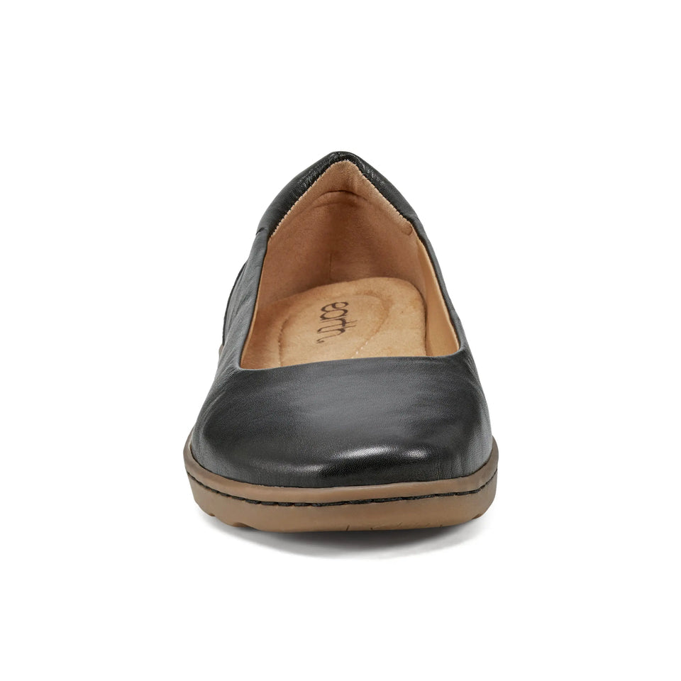 Earth Almond Toe Leather Flat Shoes in Black