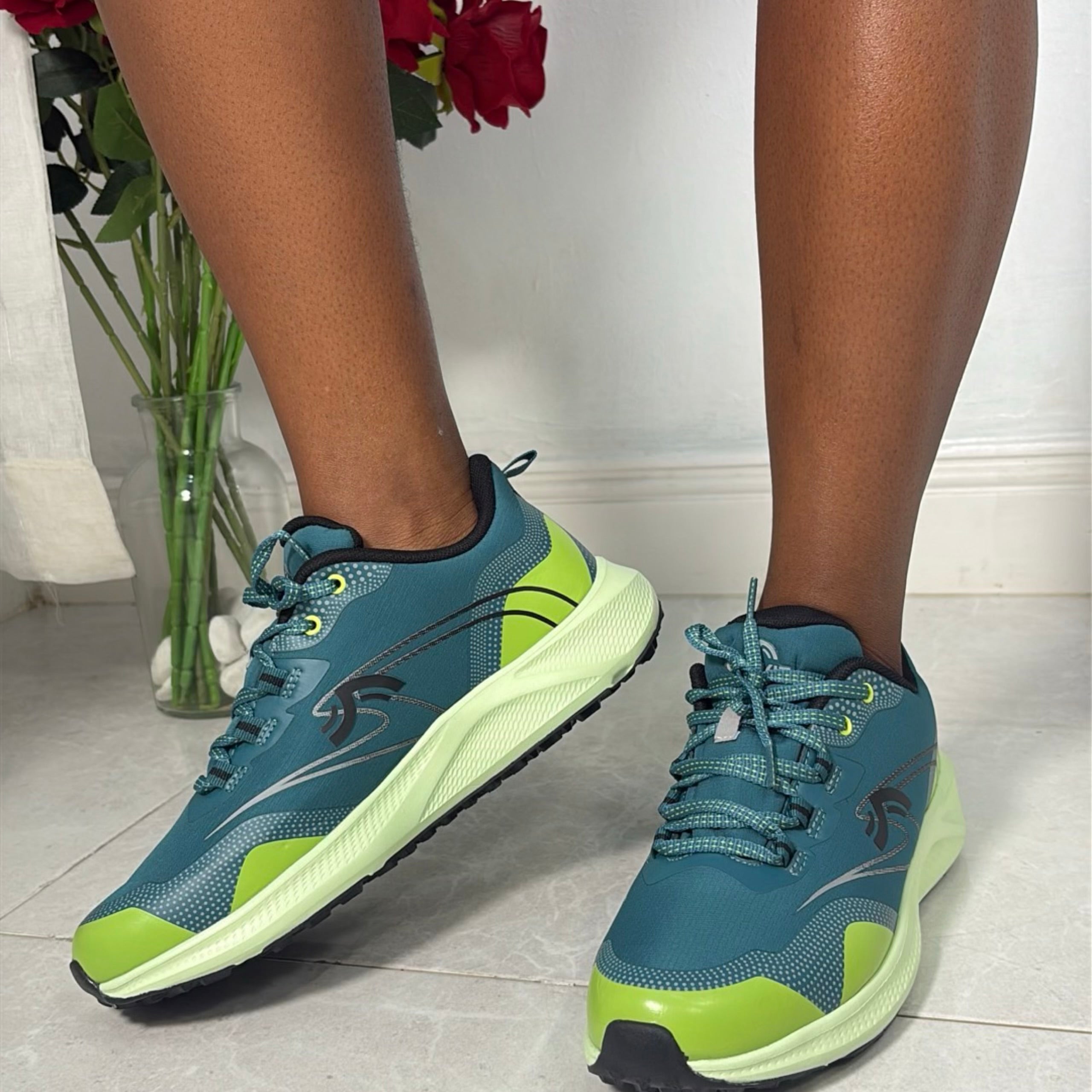 Crivit Contrast Sole Sneakers in Green
