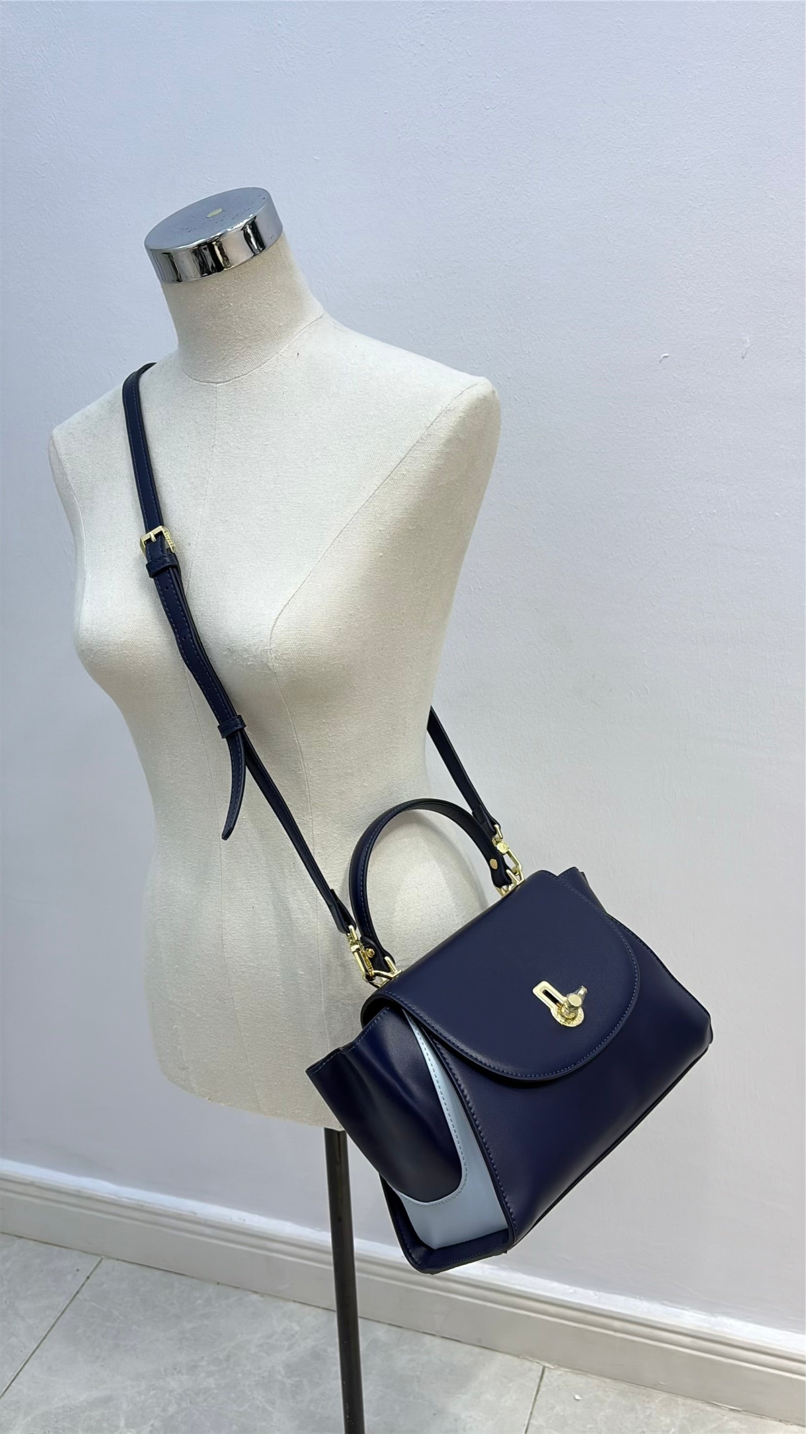 Versse Top Handle Winged Bag in Navy
