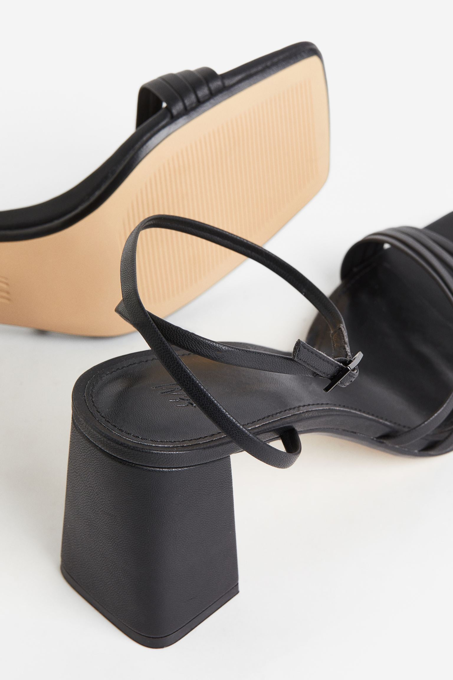 H & M BLACK LEATHER STRAPPY BLOCK HEEL SANDAL