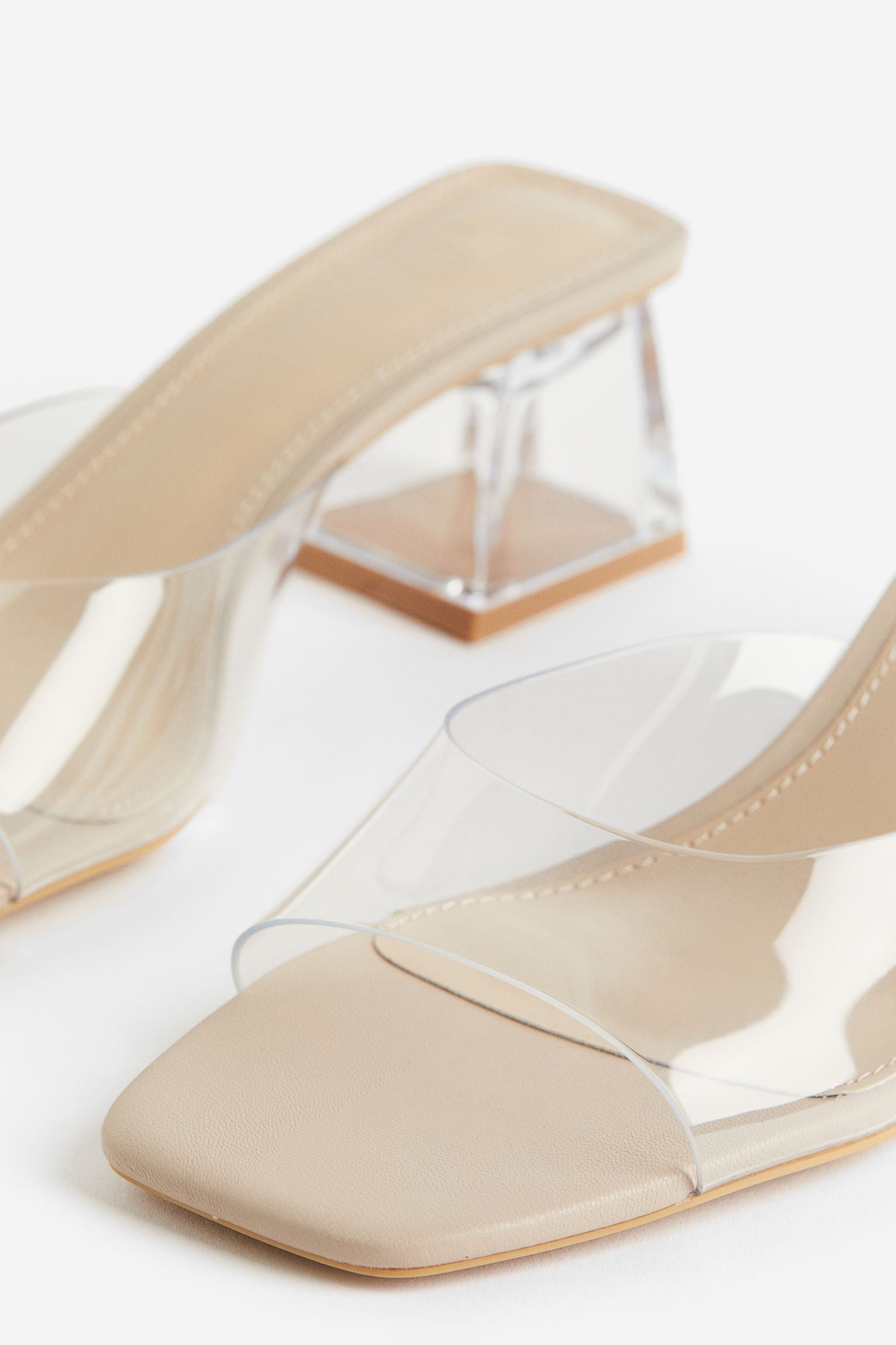 H & M CLEAR VINYL METHACRYLATE BLOCK HEEL