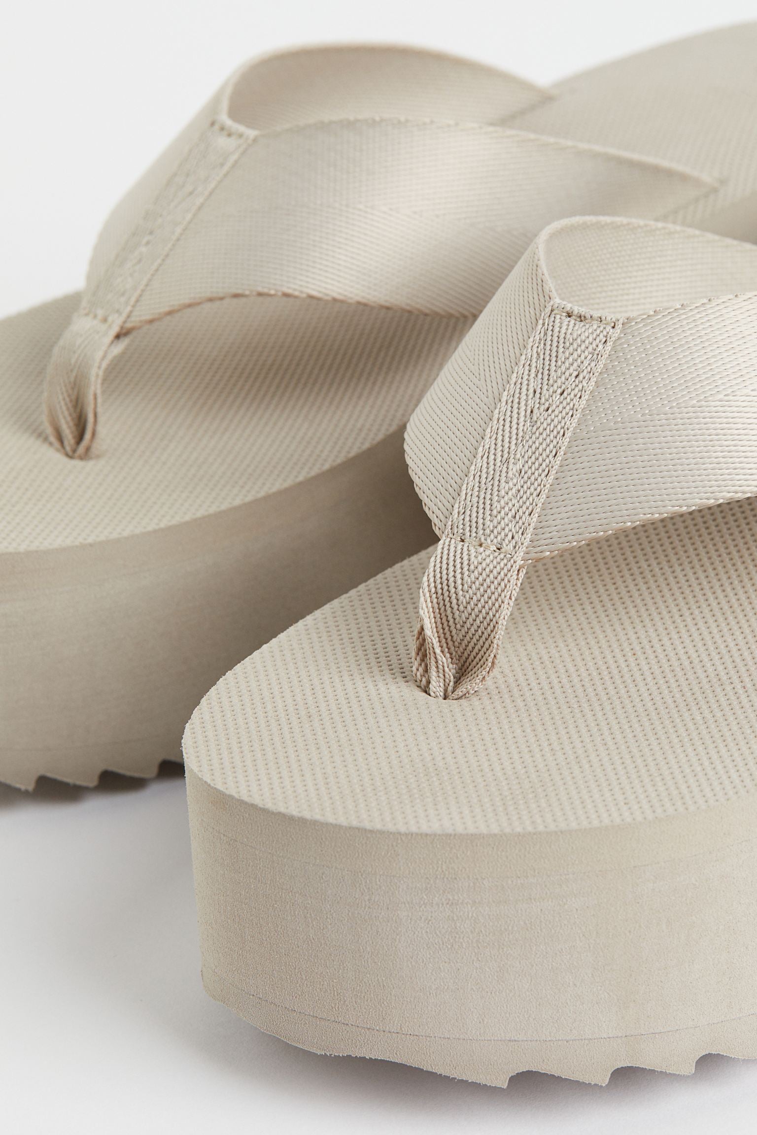 H & M GREIGE PLATFORM FLIP-FLOPS