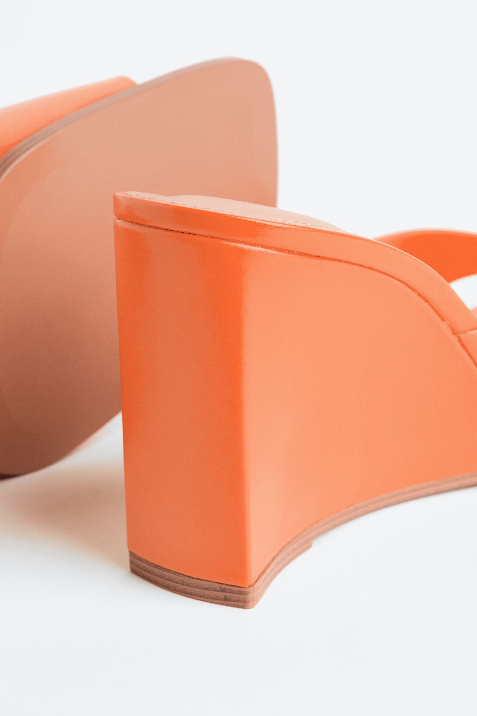 H & M ORANGE VINYL WEDGE MULE