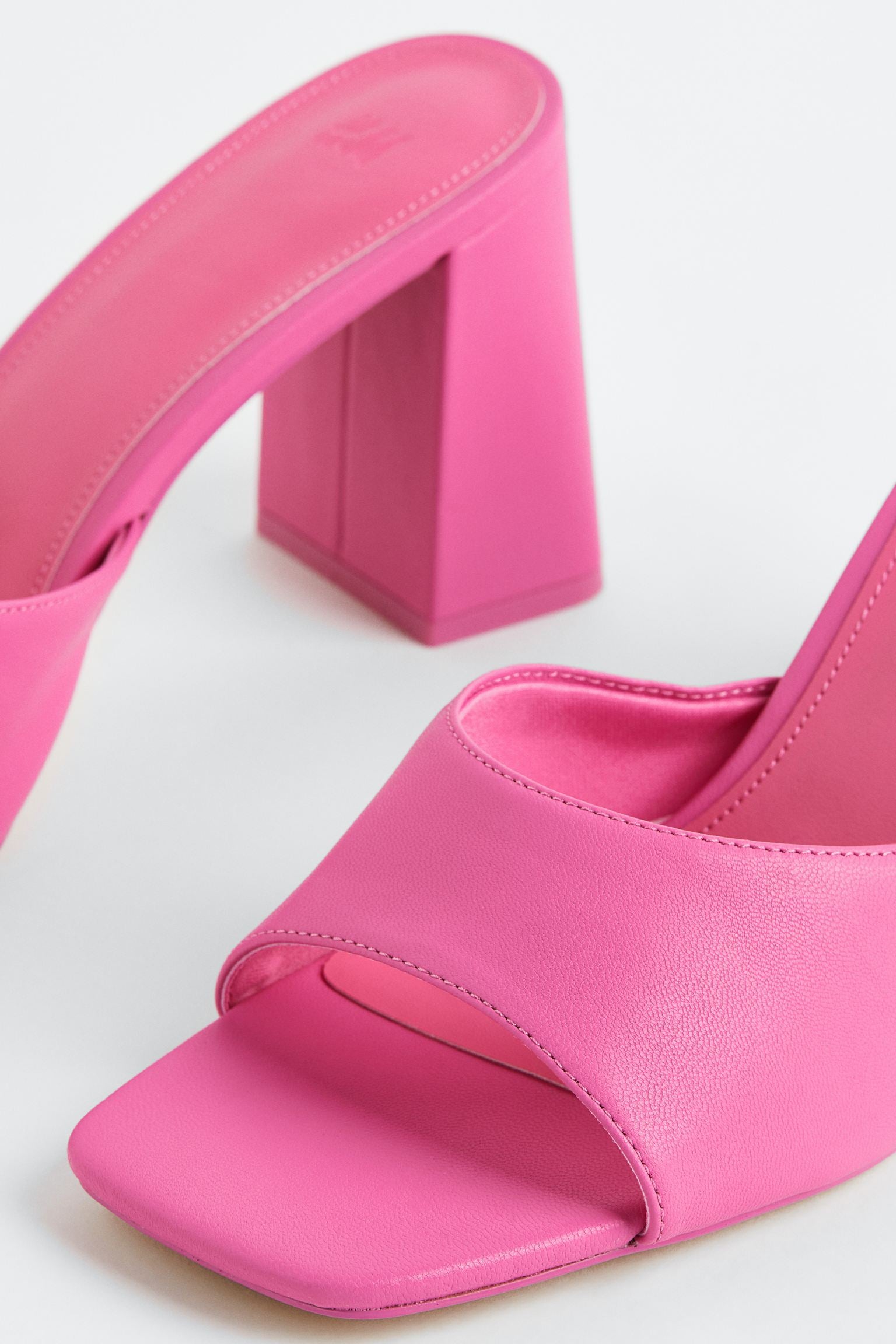 H & M PINK LEATHER BLOCK HEEL MULE