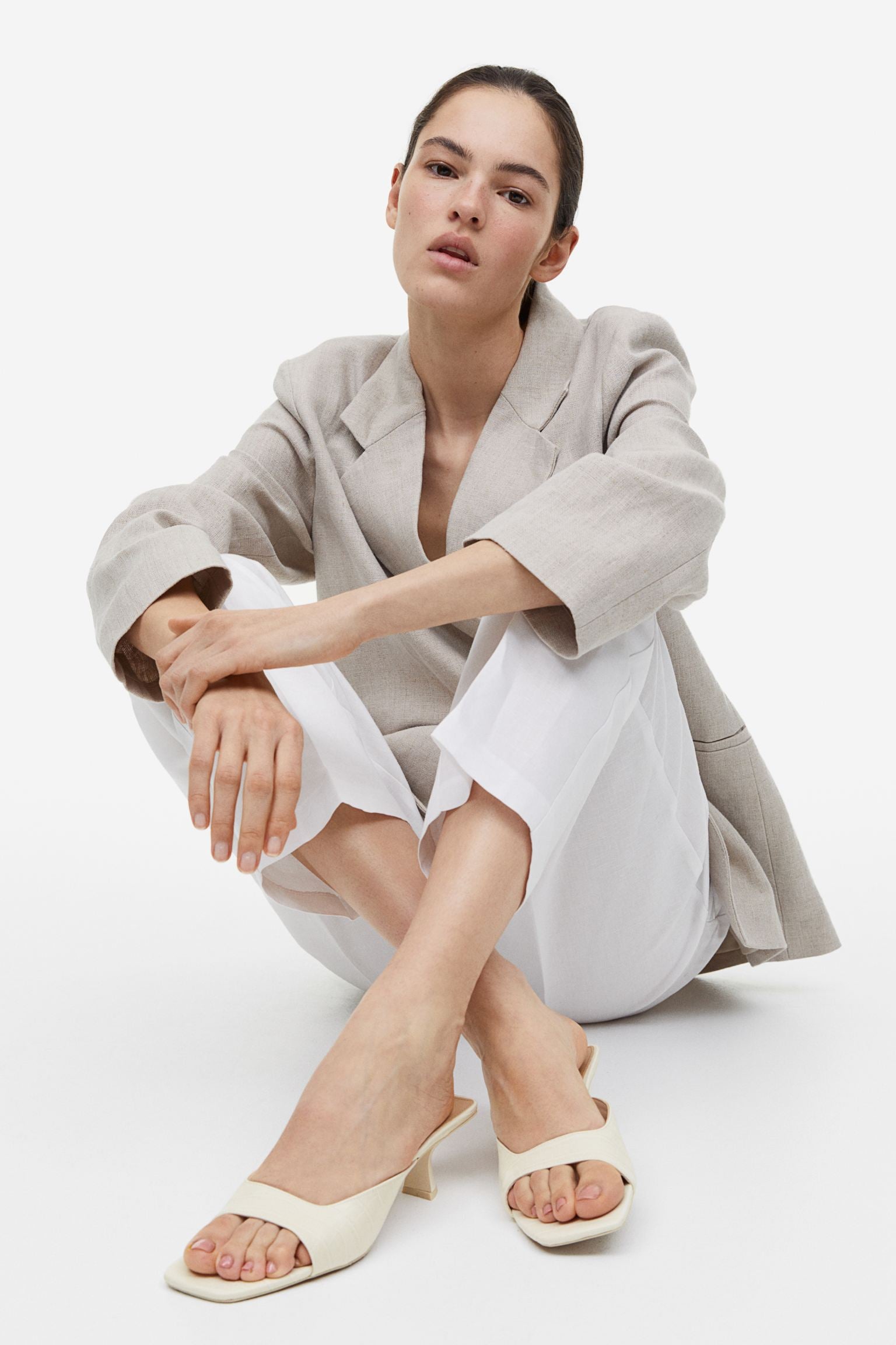 H & M WHITE FAUX CROC LEATHER LOW HEEL MULE