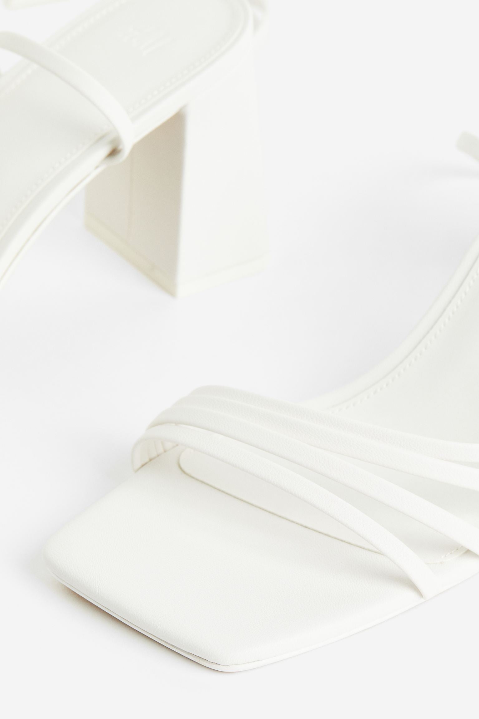 H & M WHITE LEATHER STRAPPY BLOCK HEEL SANDAL