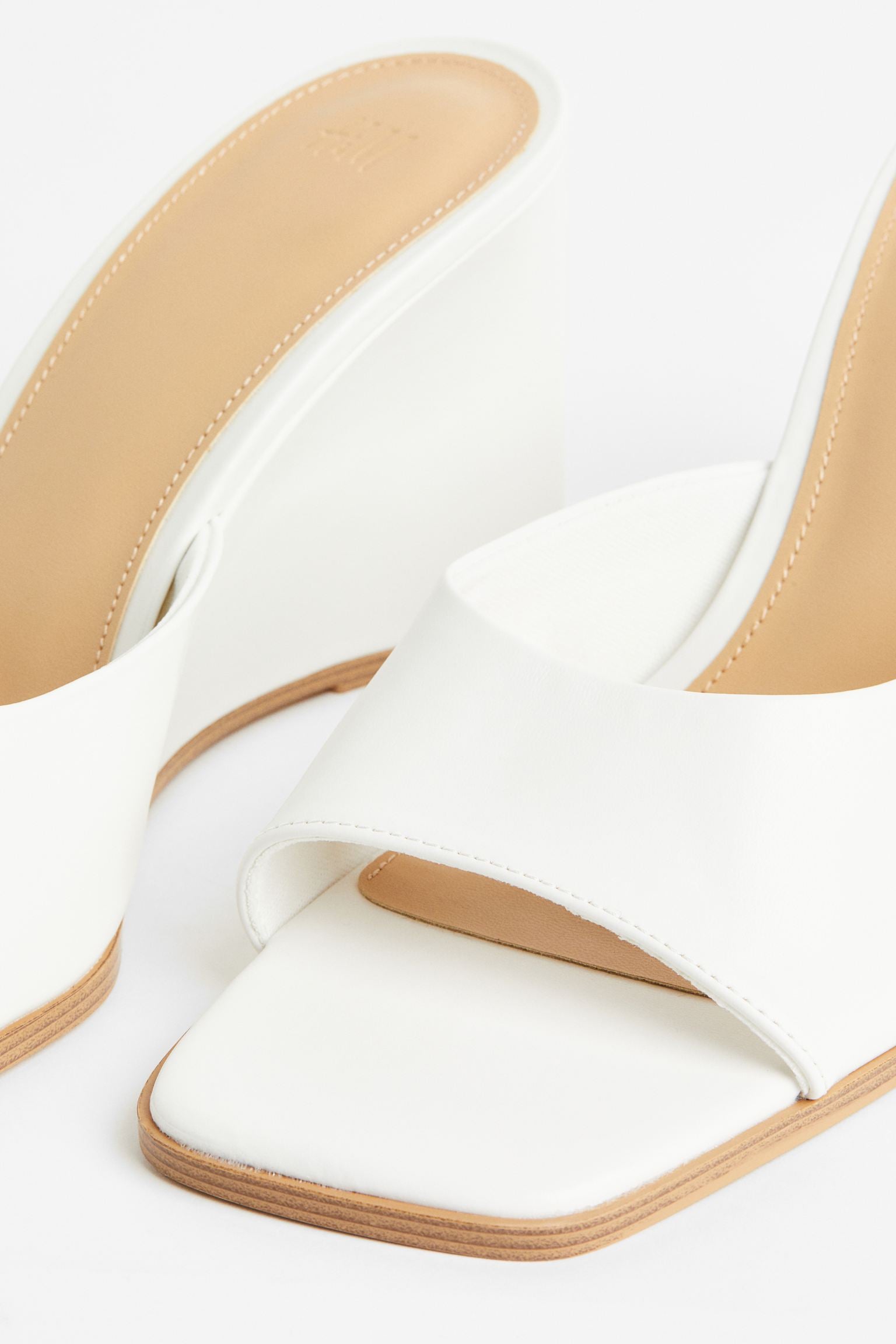 H & M WHITE WEDGE MULE