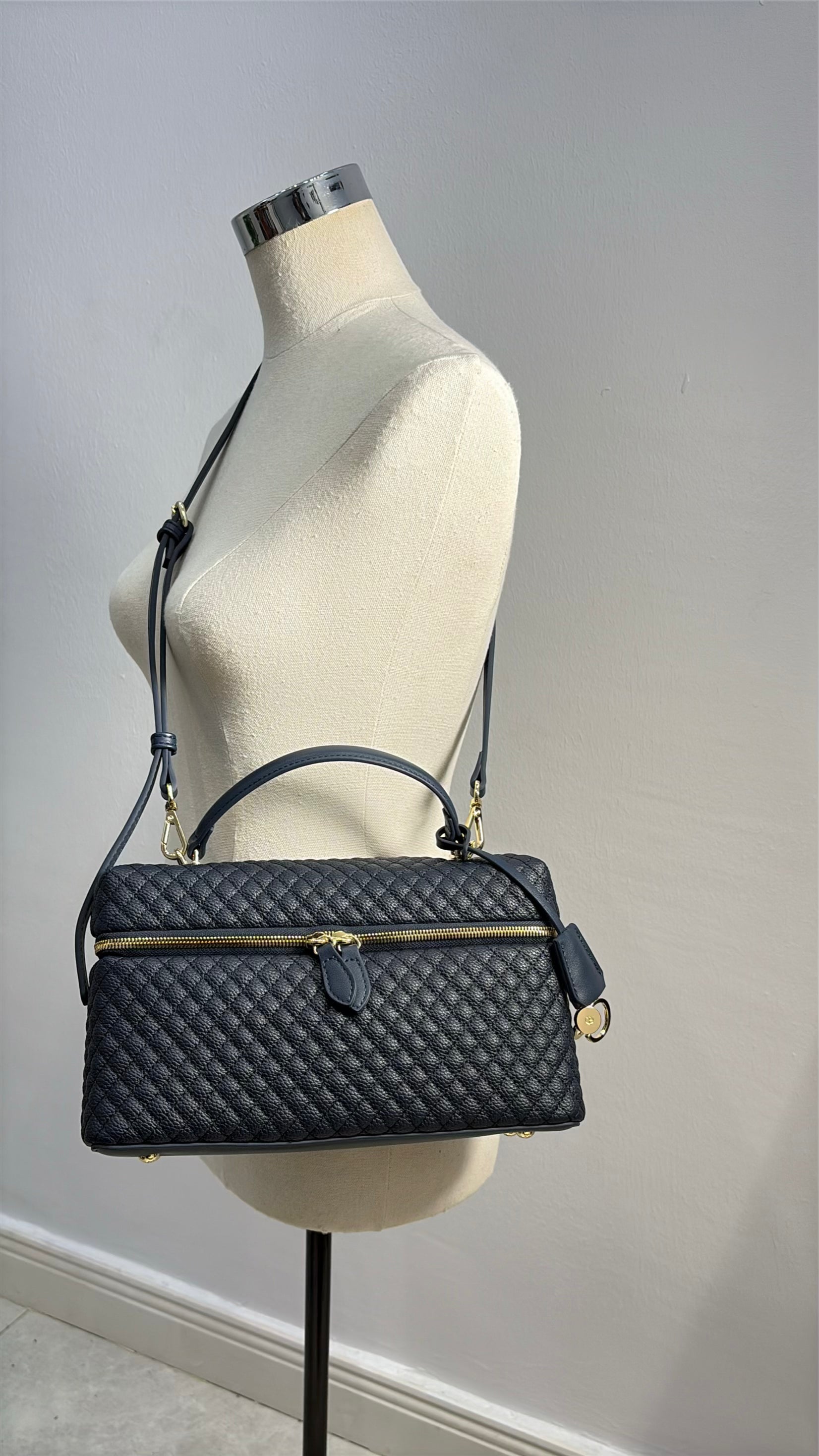 Chrisbella Top Handle textured leather Bag in Navy