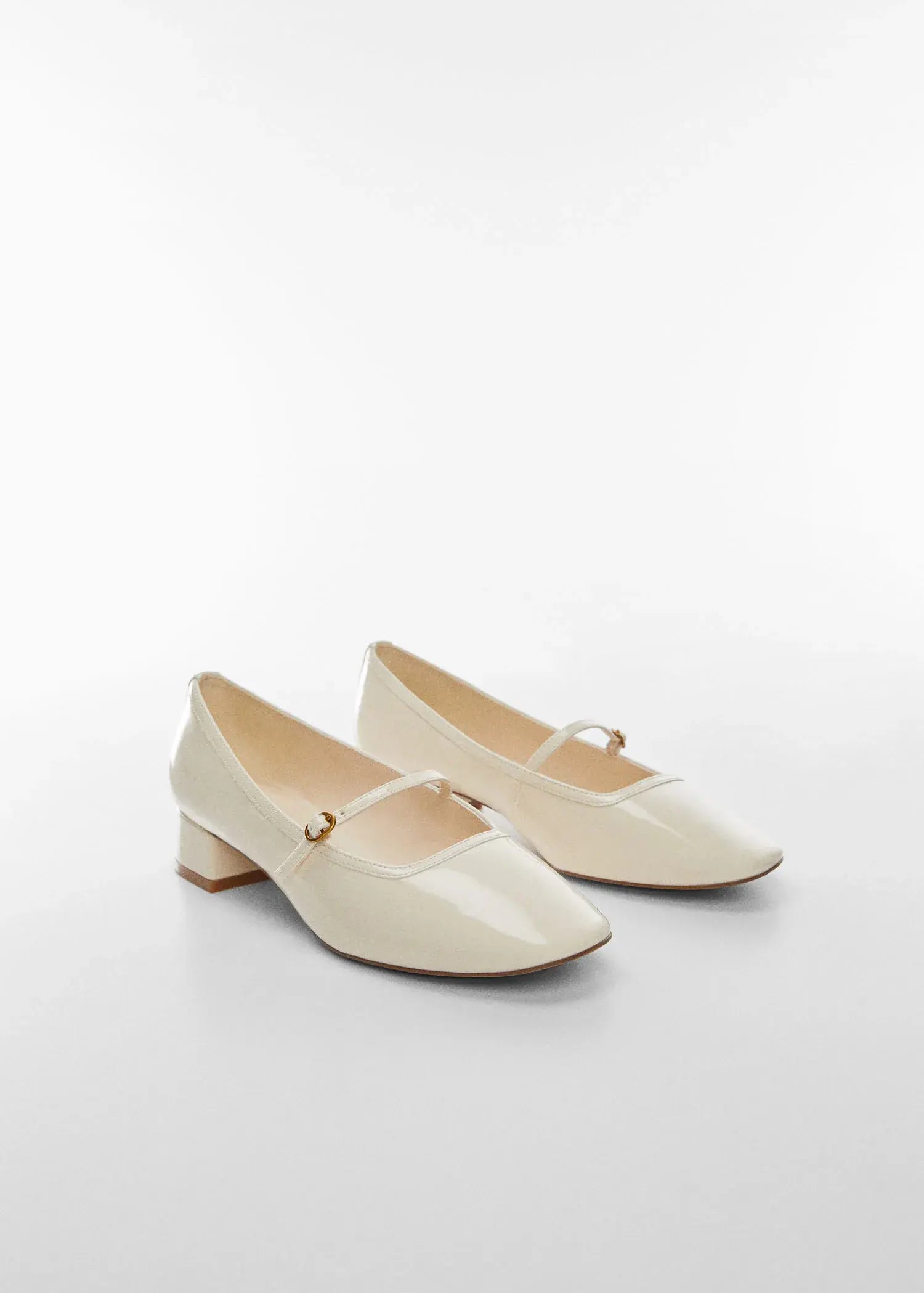 MANGO ECRU PATENT ALMOND TOE BLOCK HEEL MARYJANES