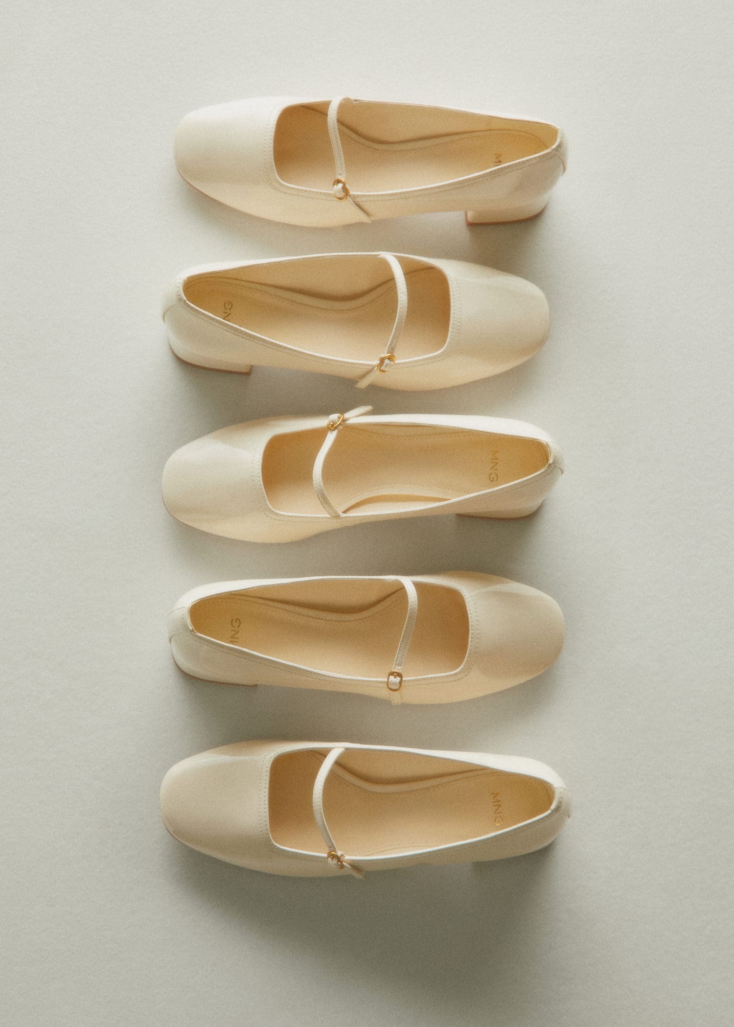 MANGO ECRU PATENT ALMOND TOE BLOCK HEEL MARYJANES