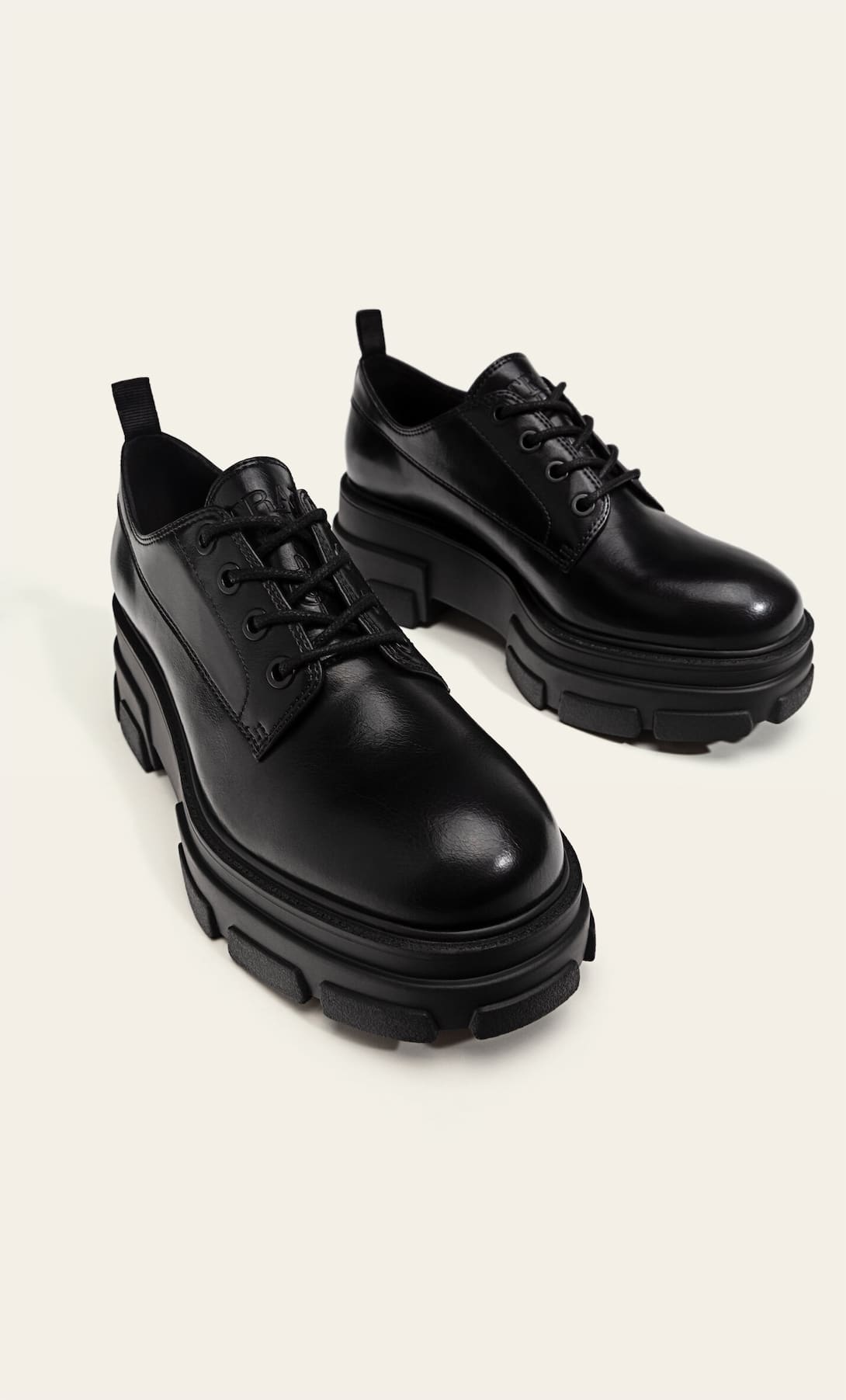 STRADIVARIUS BLACK CHUNKY LACE-UP SHOES