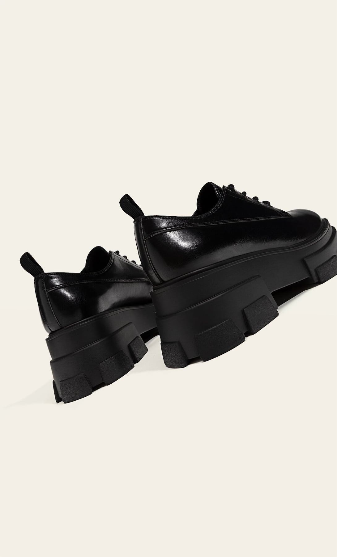 STRADIVARIUS BLACK CHUNKY LACE-UP SHOES