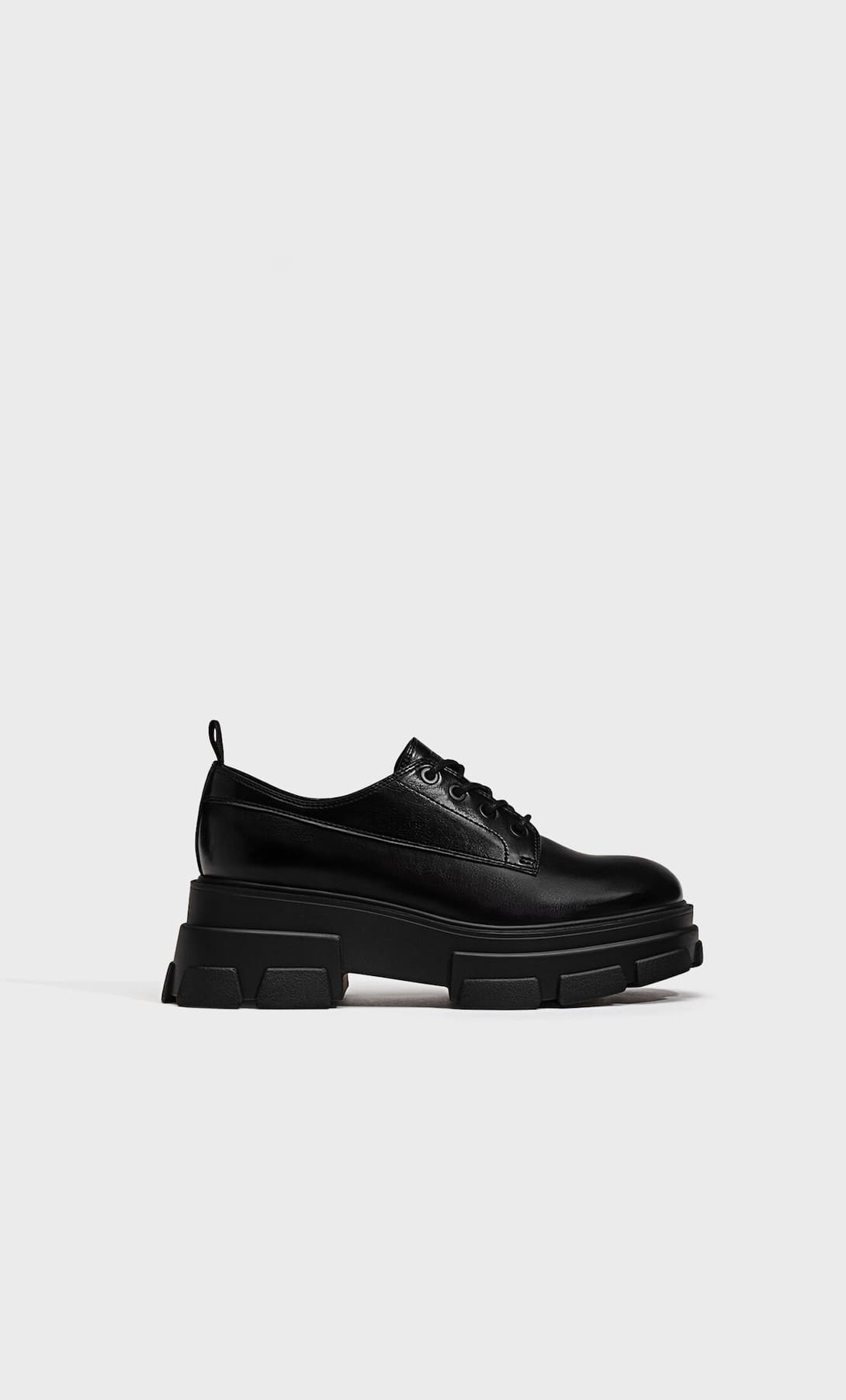 STRADIVARIUS BLACK CHUNKY LACE-UP SHOES