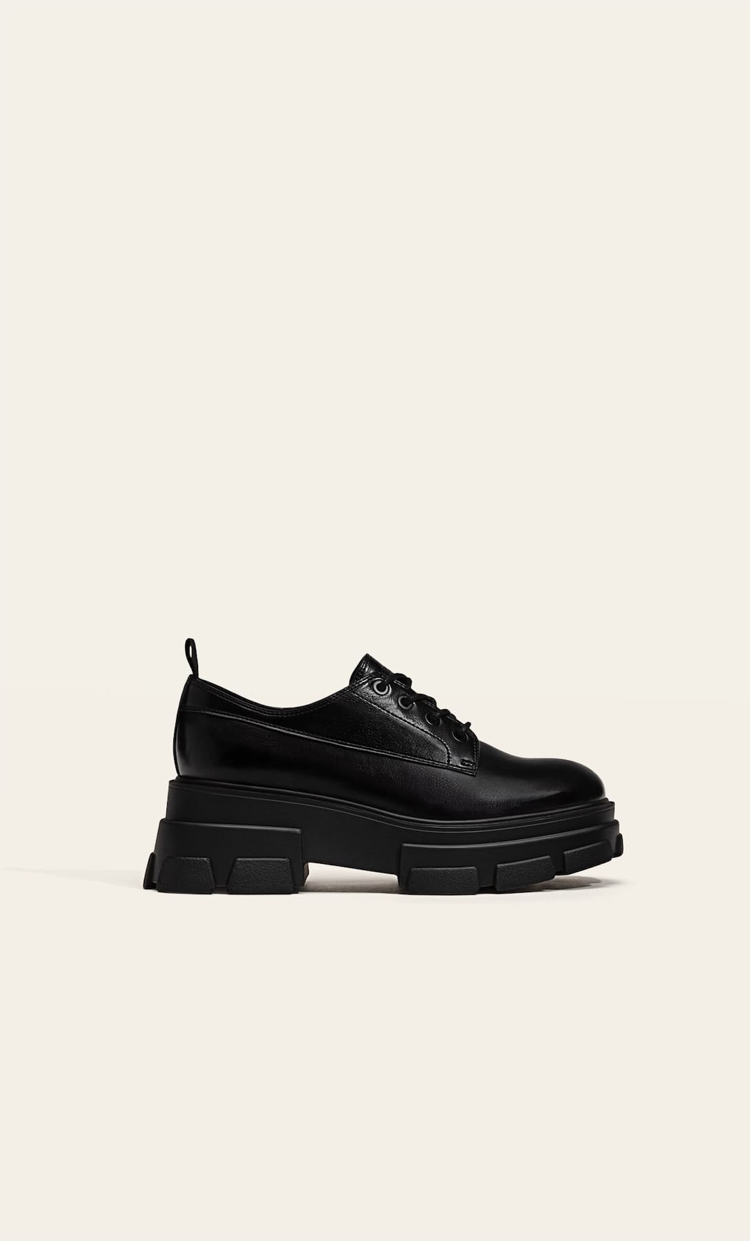STRADIVARIUS BLACK CHUNKY LACE-UP SHOES