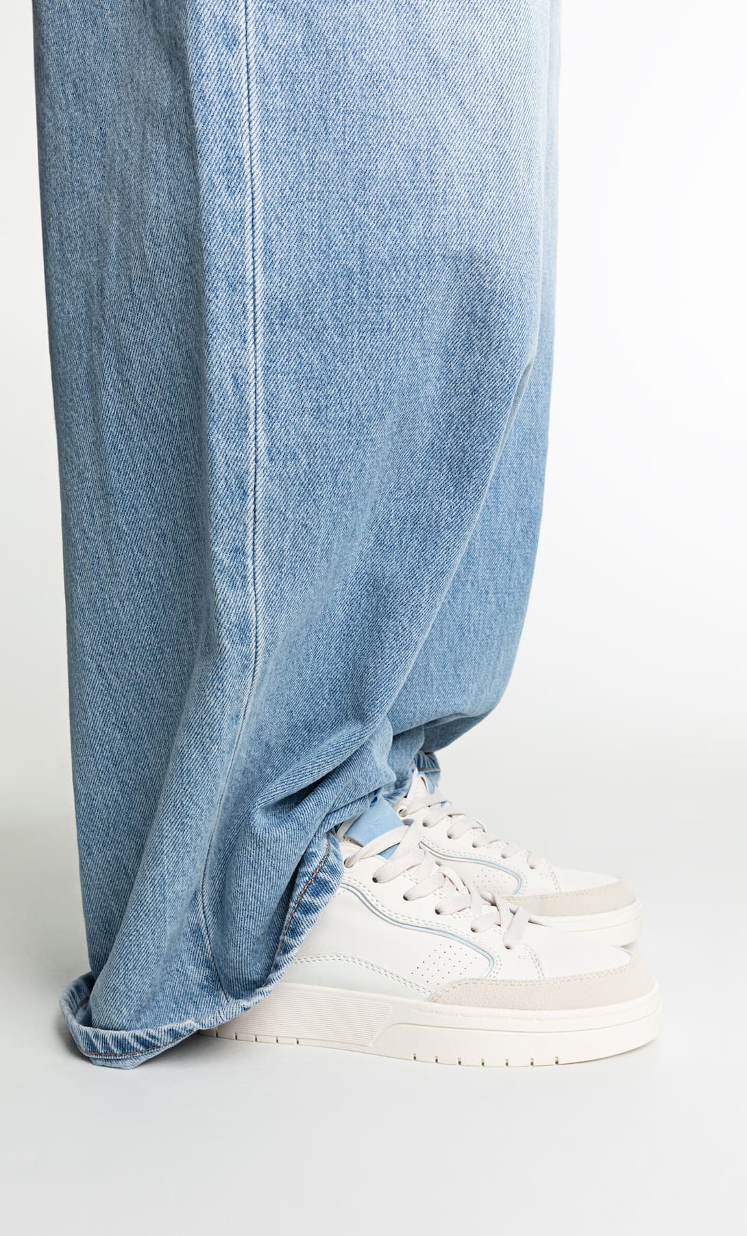 STRADIVARIUS WHITE-COMBINED BLUE HEEL SNEAKERS