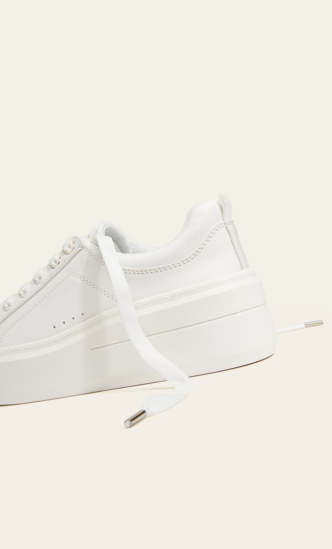 STRADIVARIUS WHITE CASUAL WEDGE SNEAKERS