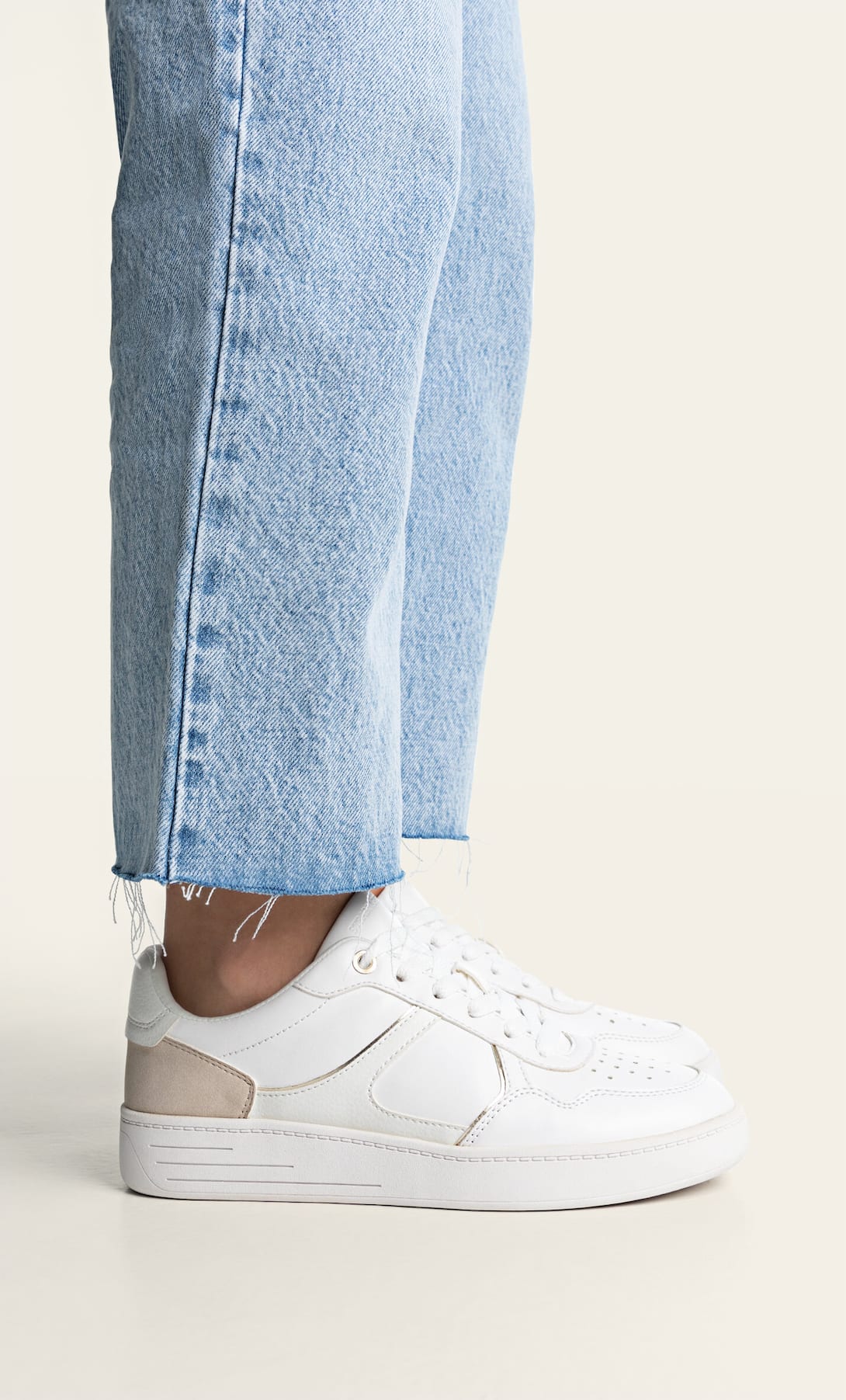 STRADIVARIUS WHITE TRAINERS WITH HEEL DETAIL