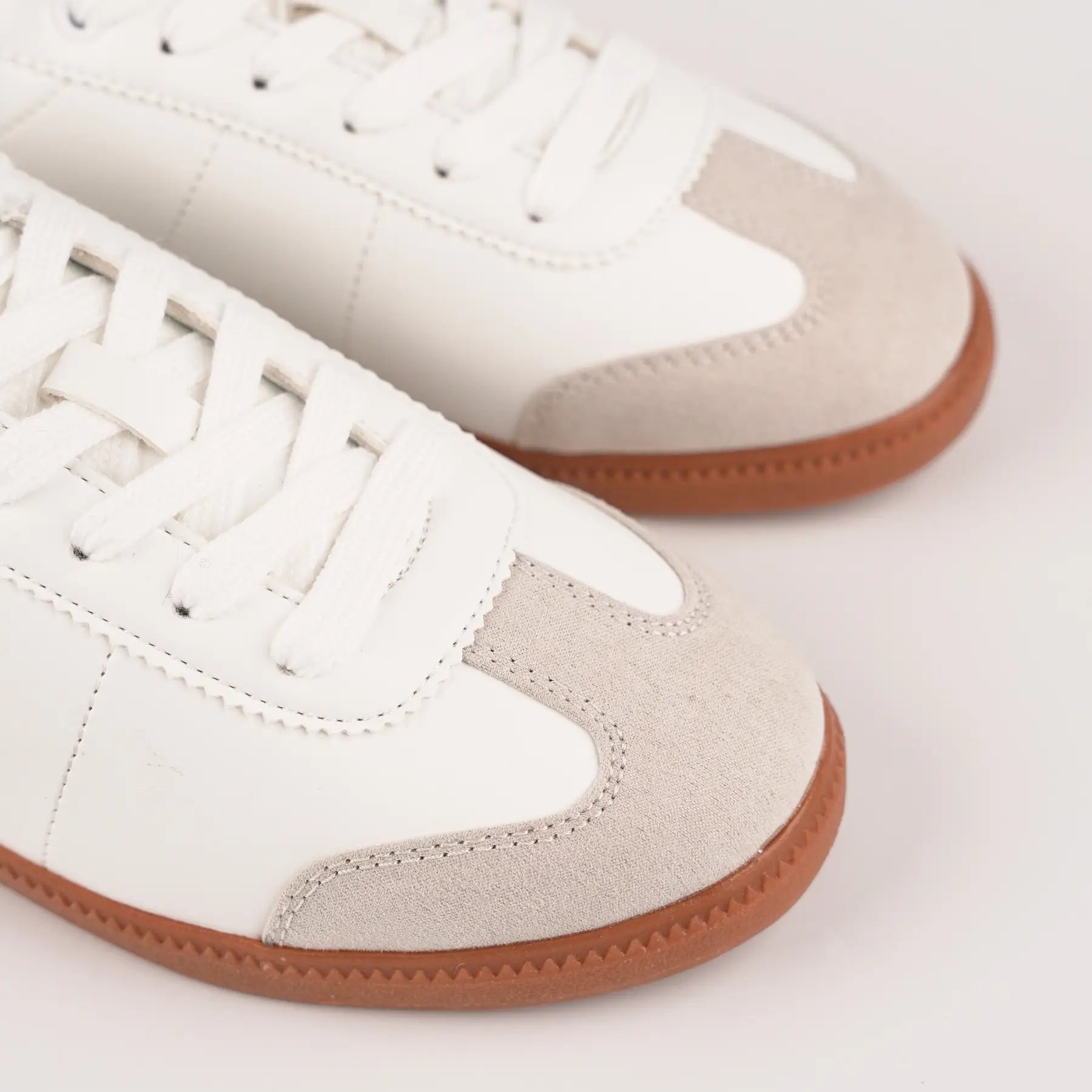 Sonoma Grey Toe Lace-Up Sneakers in White